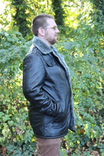 Veste en cuir et fourrure à carreaux jaunes par Otter and The Fox