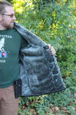 Veste en cuir et fourrure à carreaux jaunes par Otter and The Fox