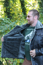 Veste en cuir et fourrure à carreaux jaunes par Otter and The Fox