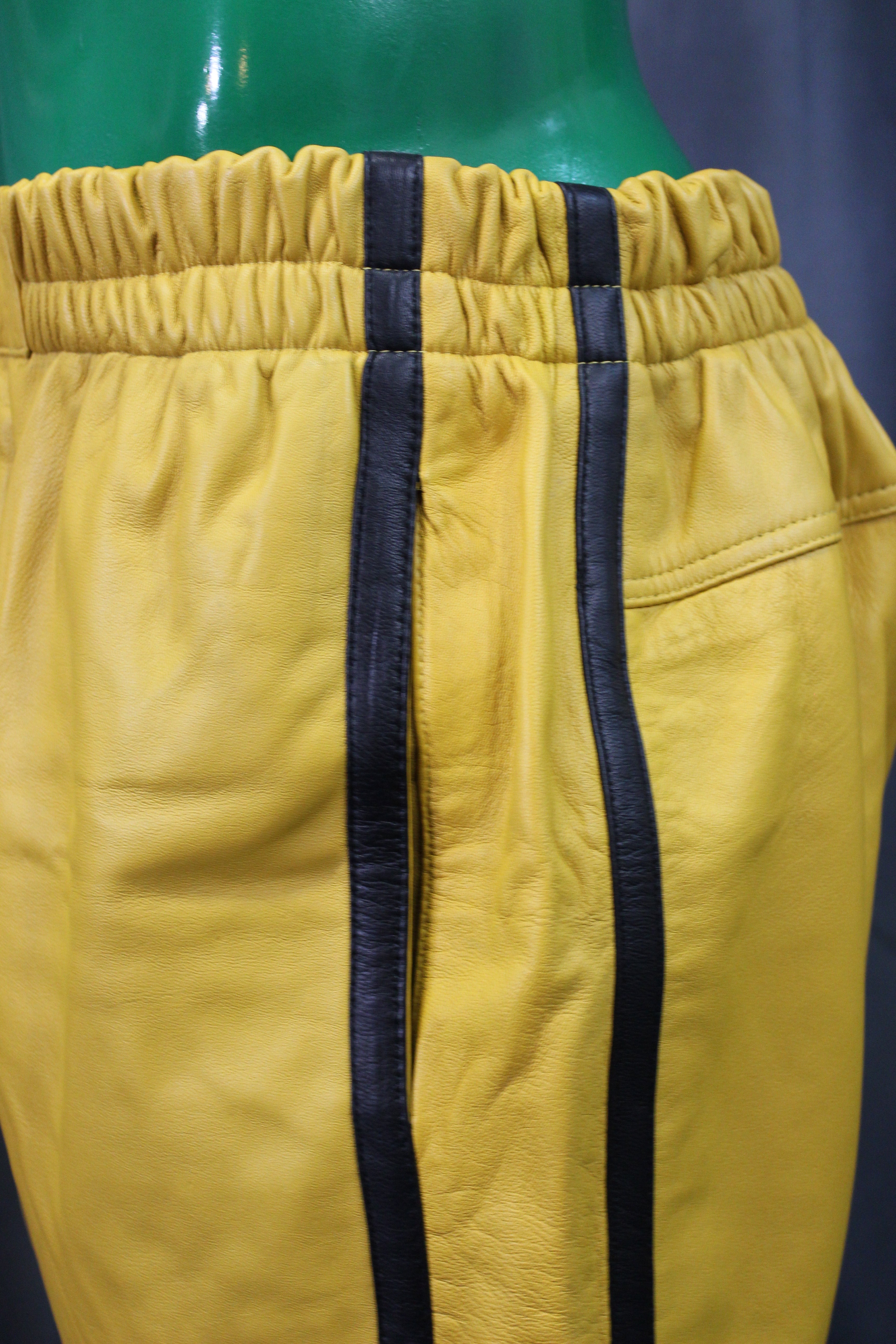 Shorts de baloncesto en amarillo mostaza y negro