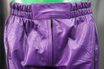 Pantalones cortos de baloncesto en morado y negro.