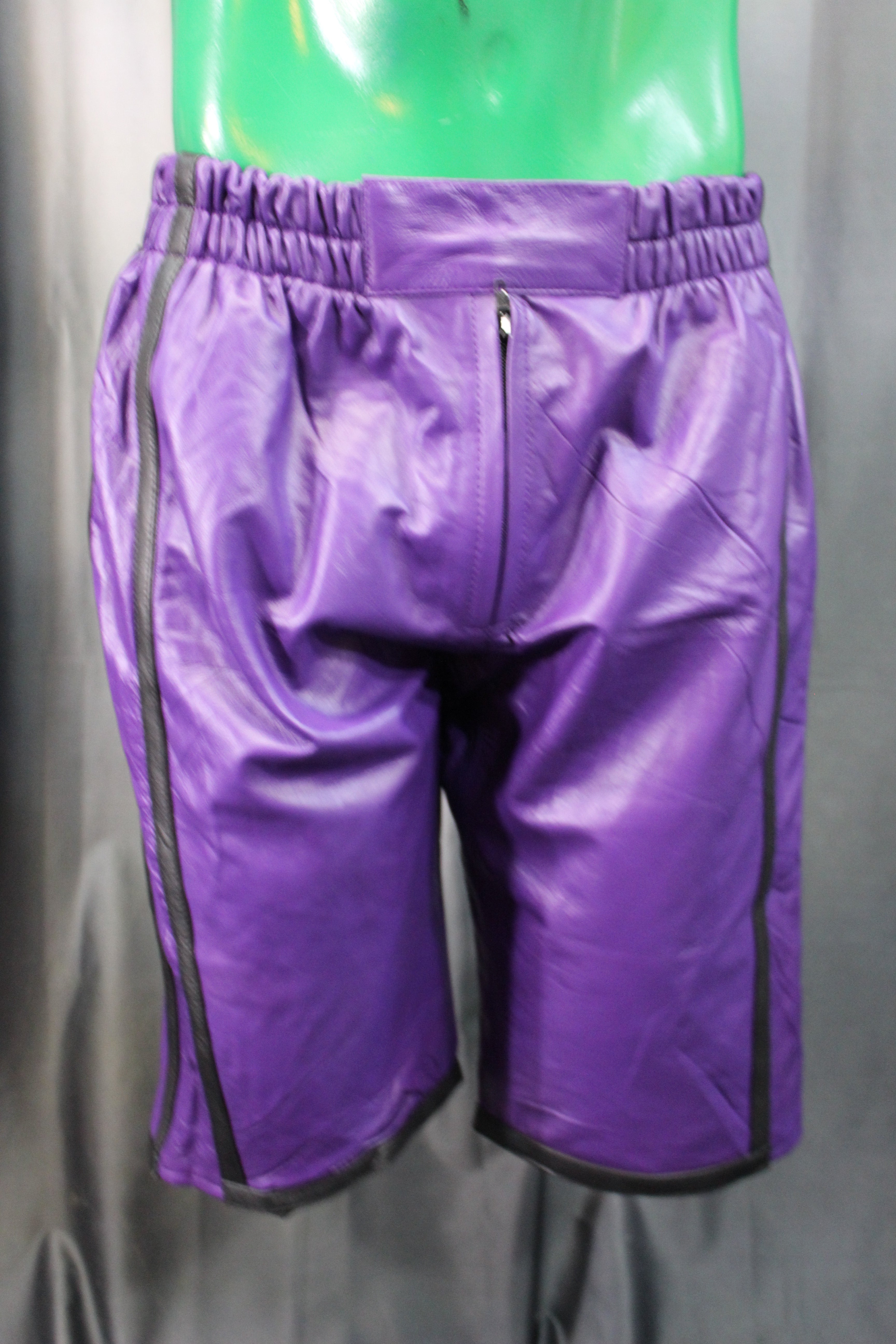 Short de basket-ball violet et noir