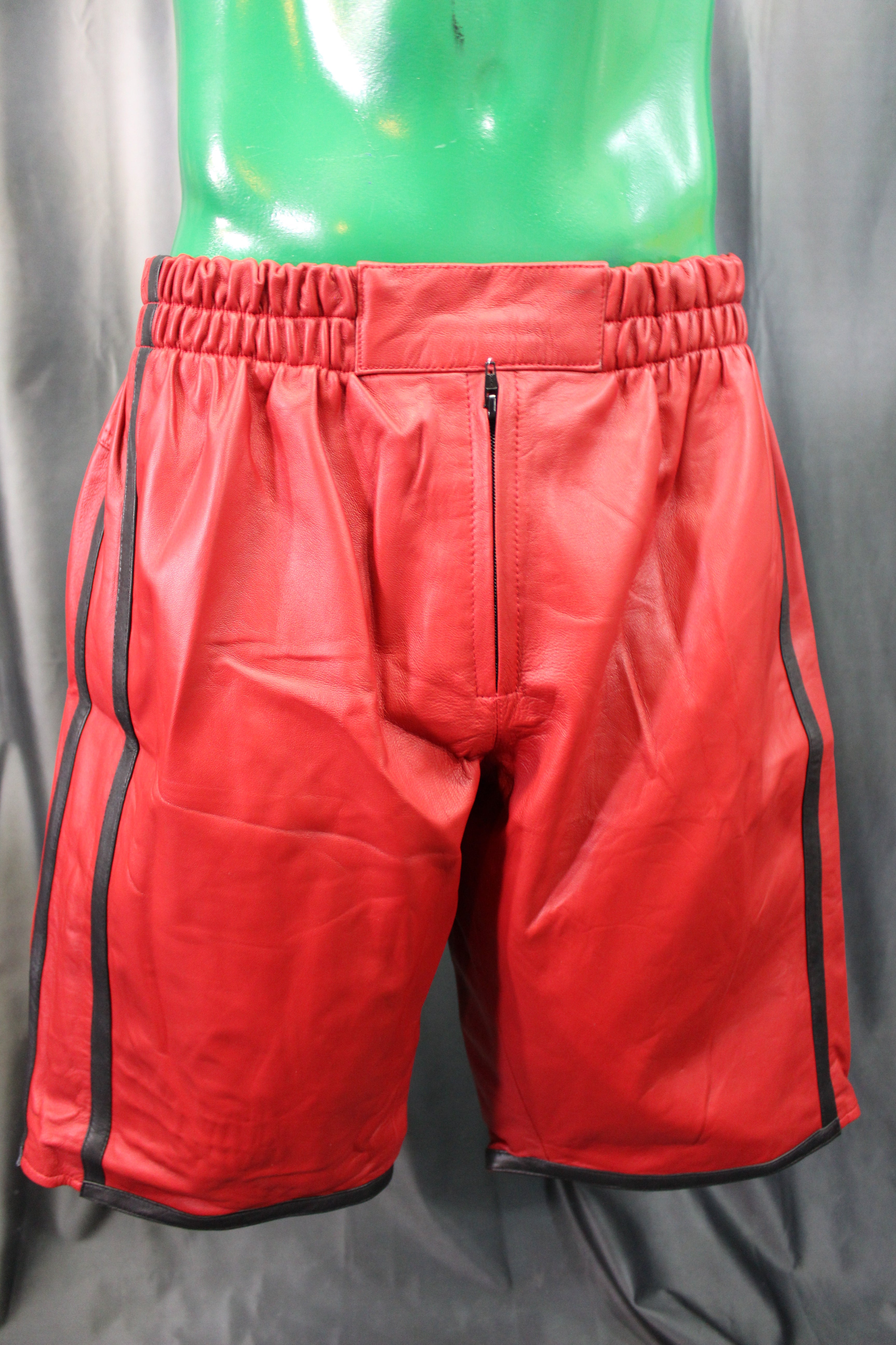 Pantalones cortos de baloncesto en rojo y negro