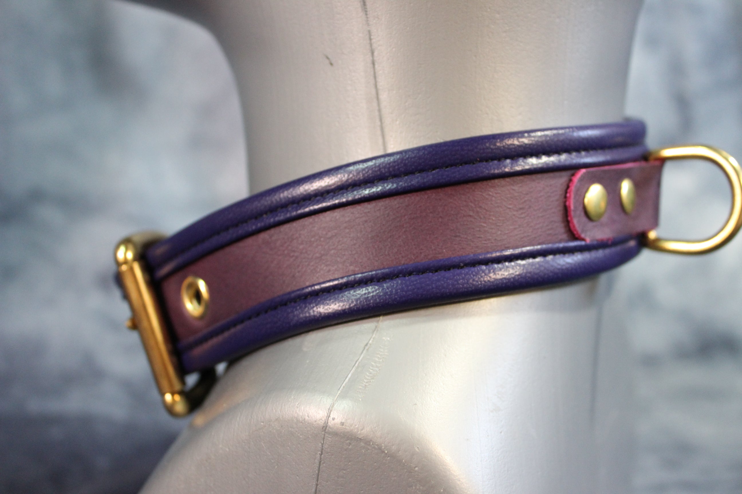 Two-Tone Collar - Recessed Stripe Construction