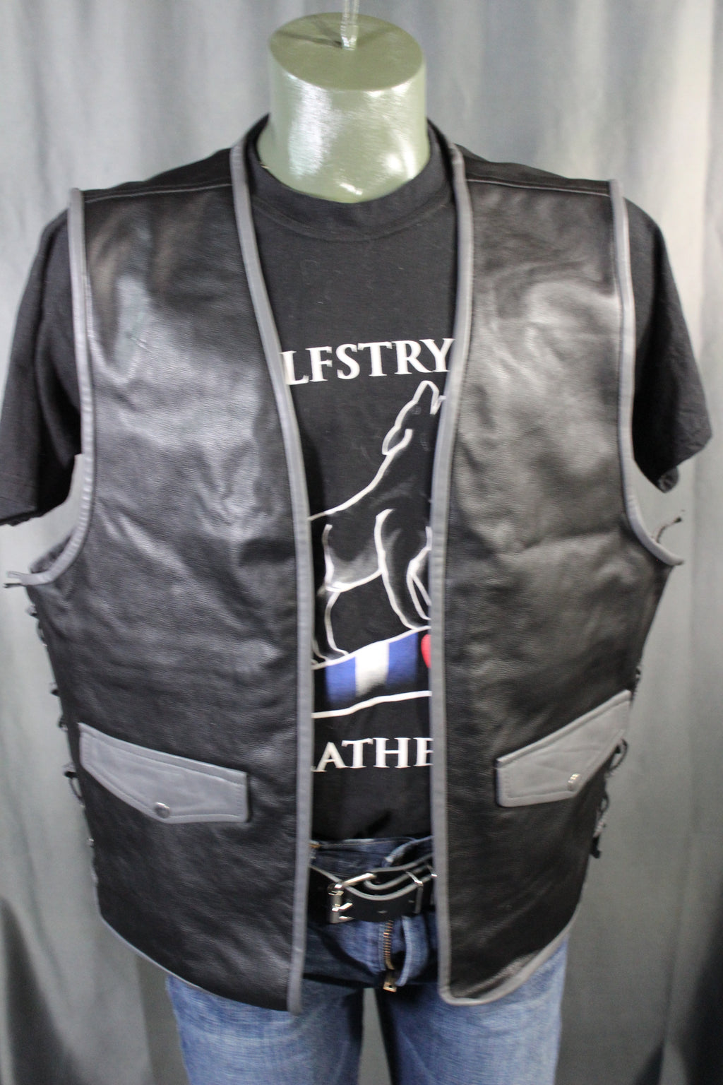 Gilet de bar en cuir OnF - Noir avec reflets gris