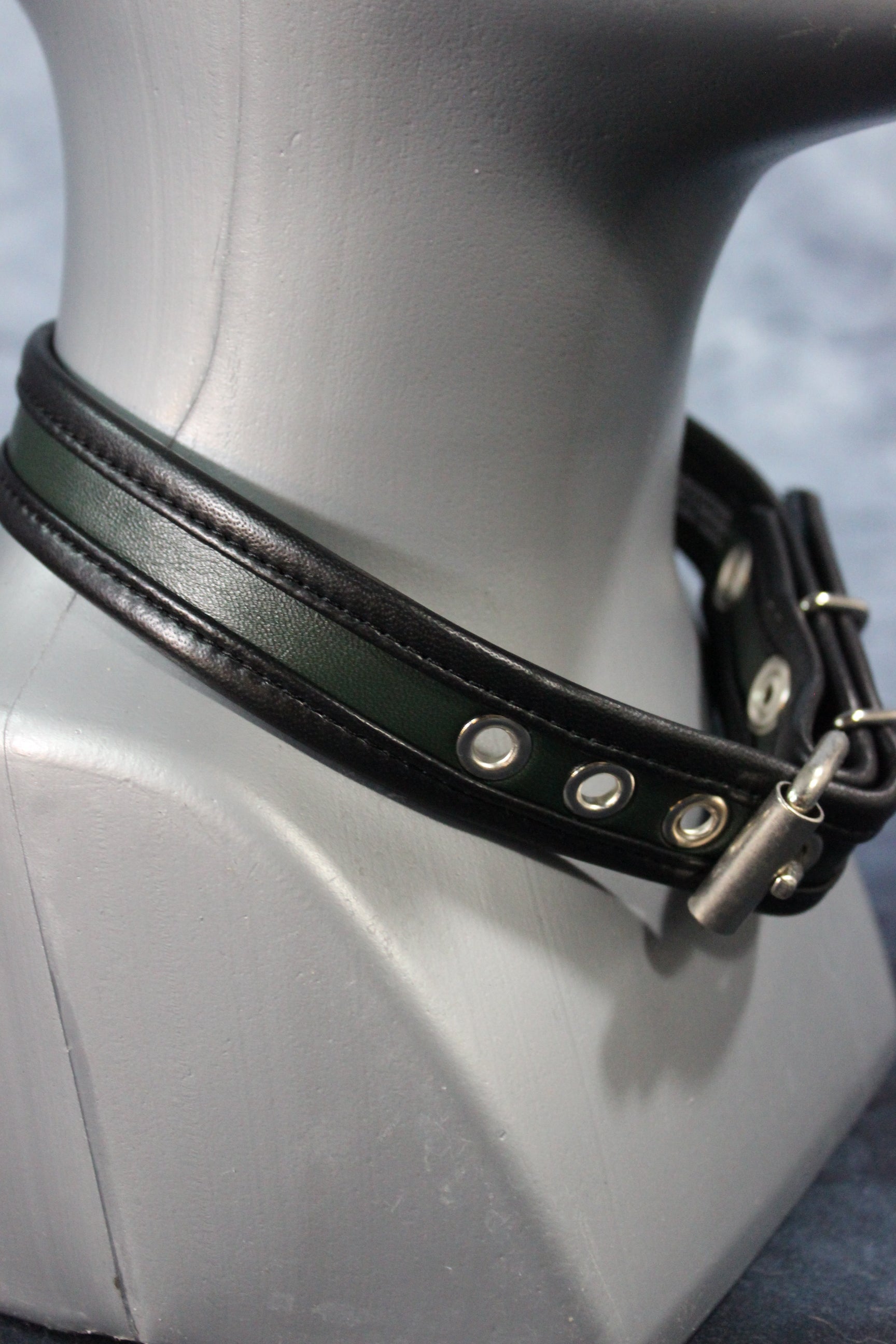 Two-Tone Collar - Recessed Stripe Construction