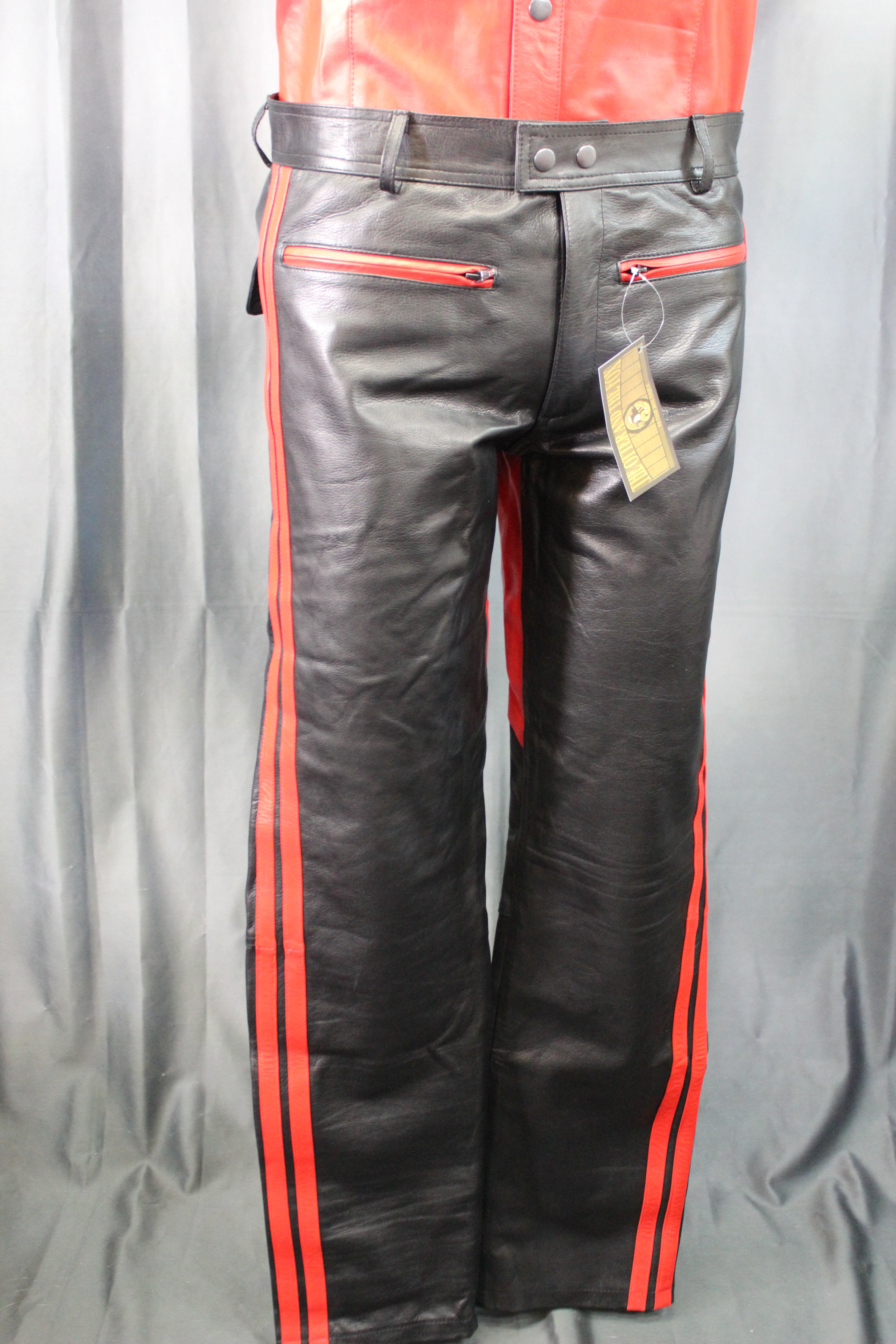 Pantalones formales de cuero OnF en negro con detalles rojos