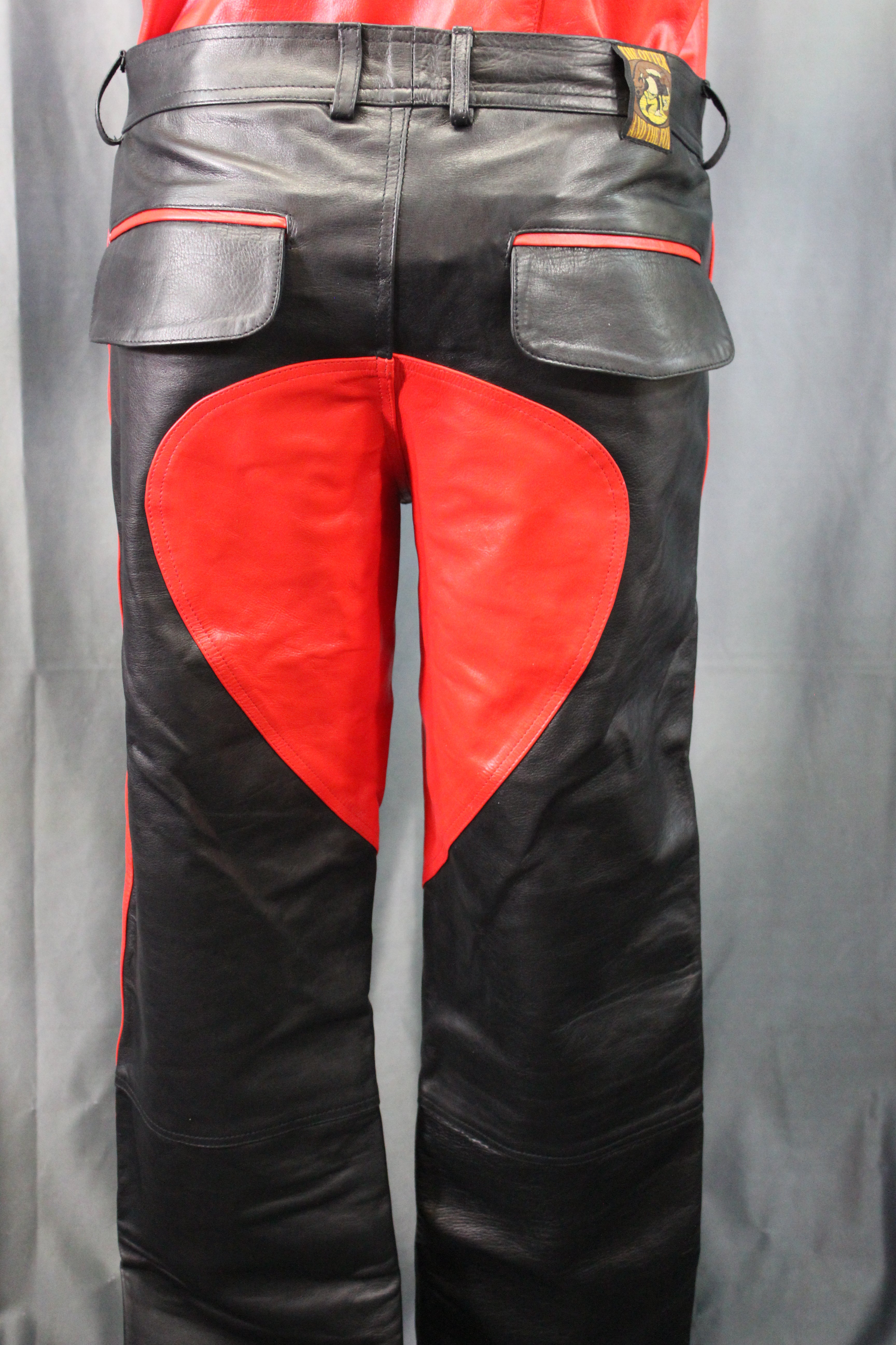 Pantalon formel en cuir OnF noir avec reflets rouges