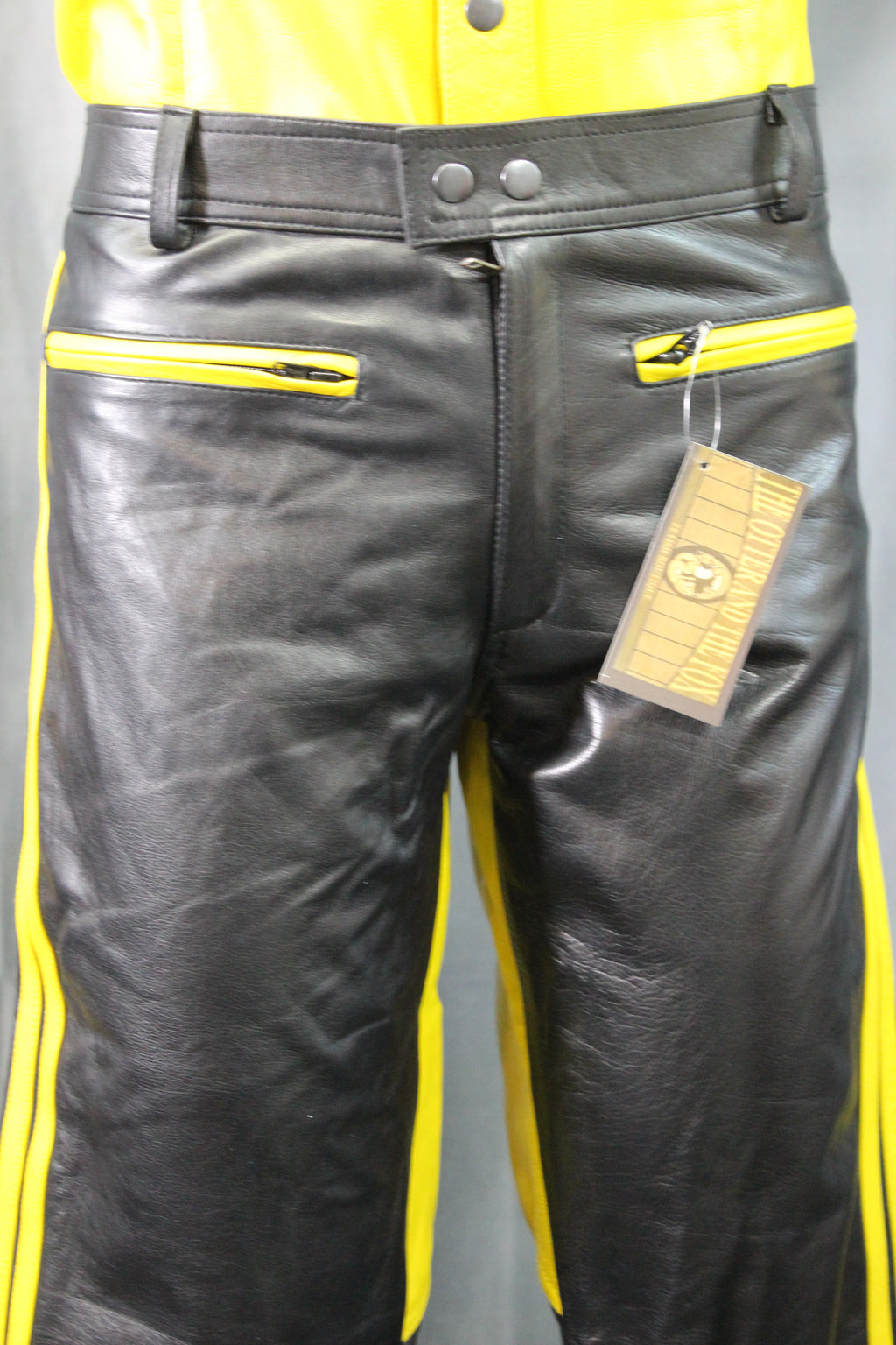 Pantalon formel en cuir OnF noir avec reflets jaunes