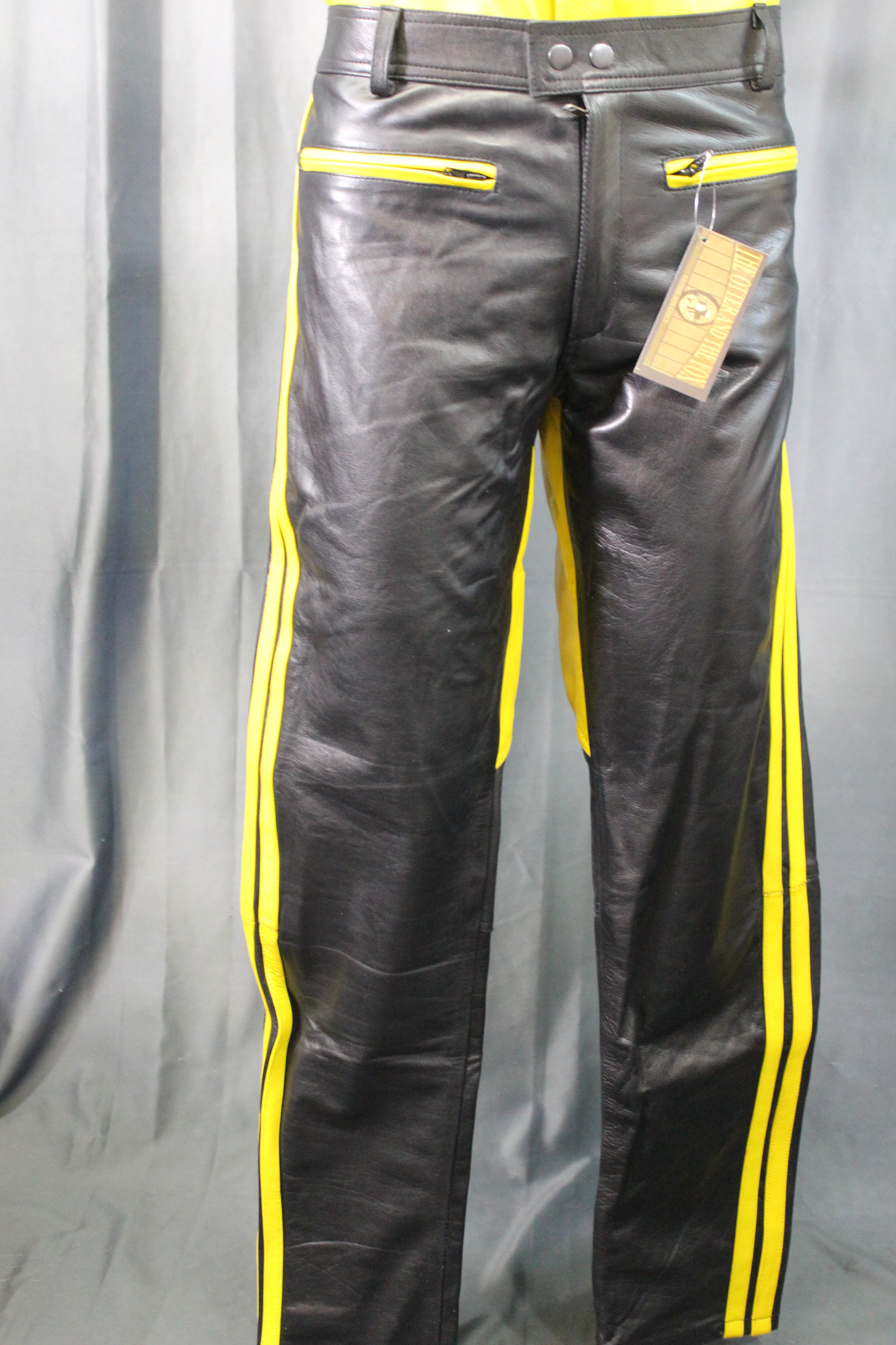 Pantalon formel en cuir OnF noir avec reflets jaunes