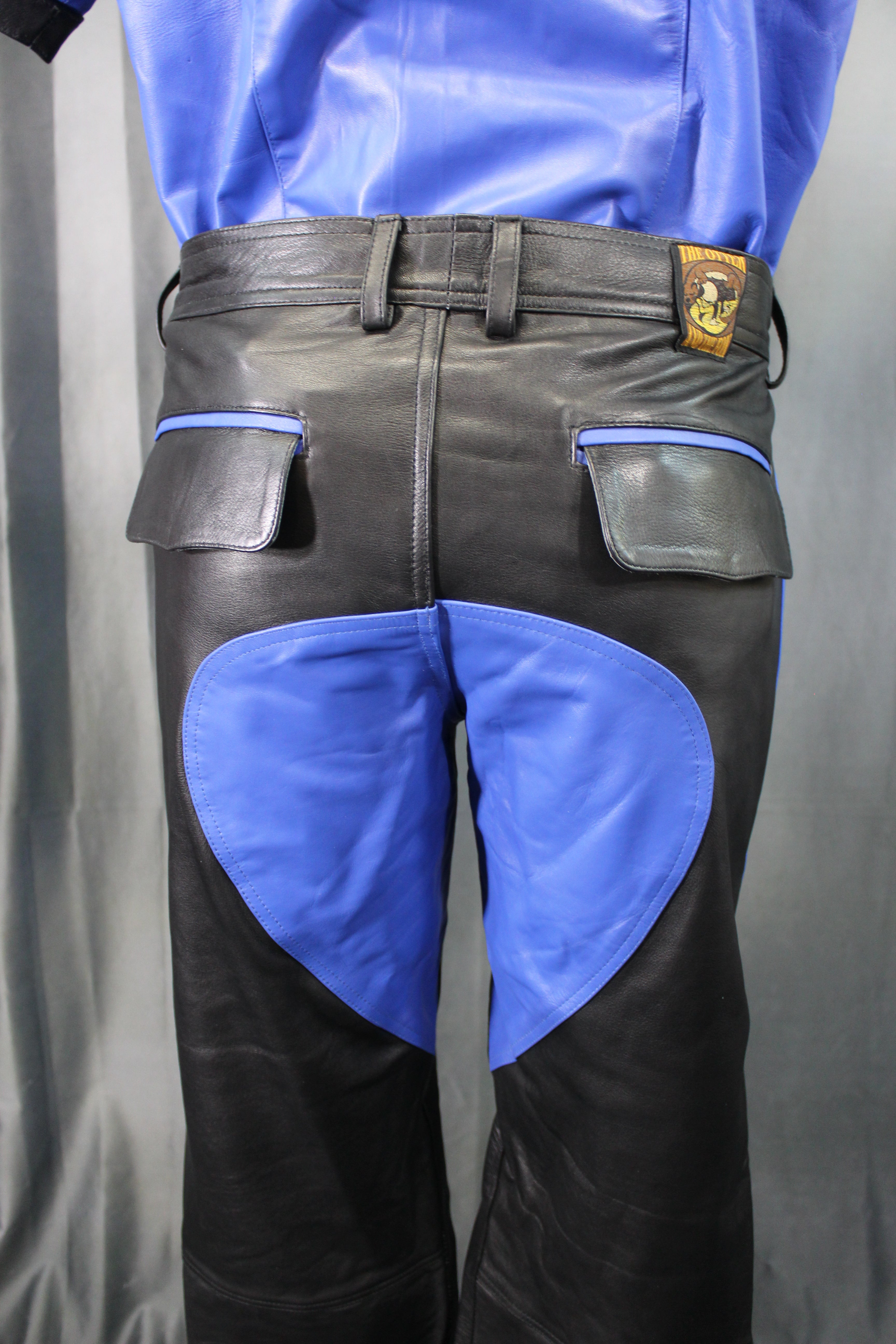 Pantalones formales de cuero OnF en negro con detalles azules