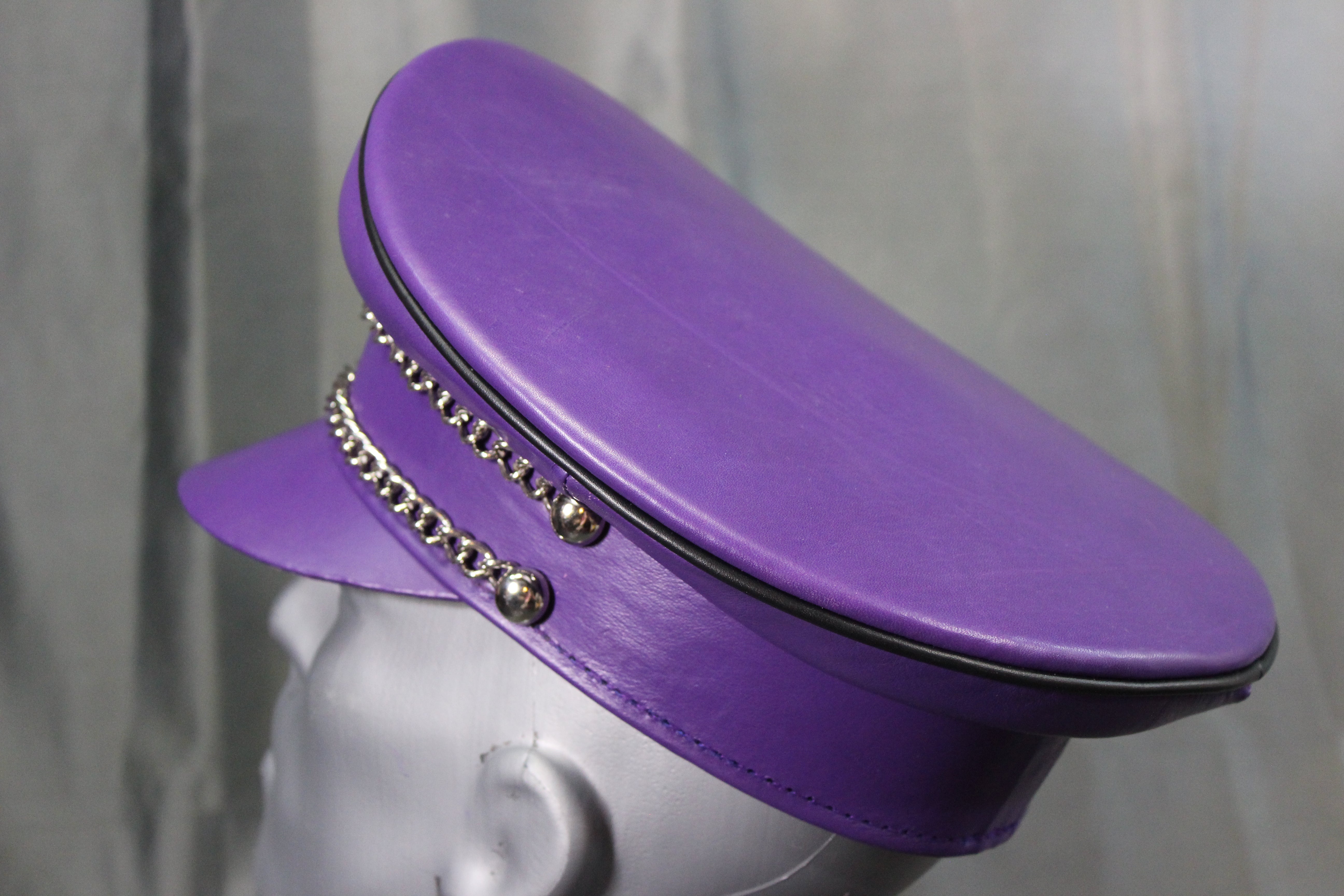 Gorra OnF Muir en morado con ribete negro