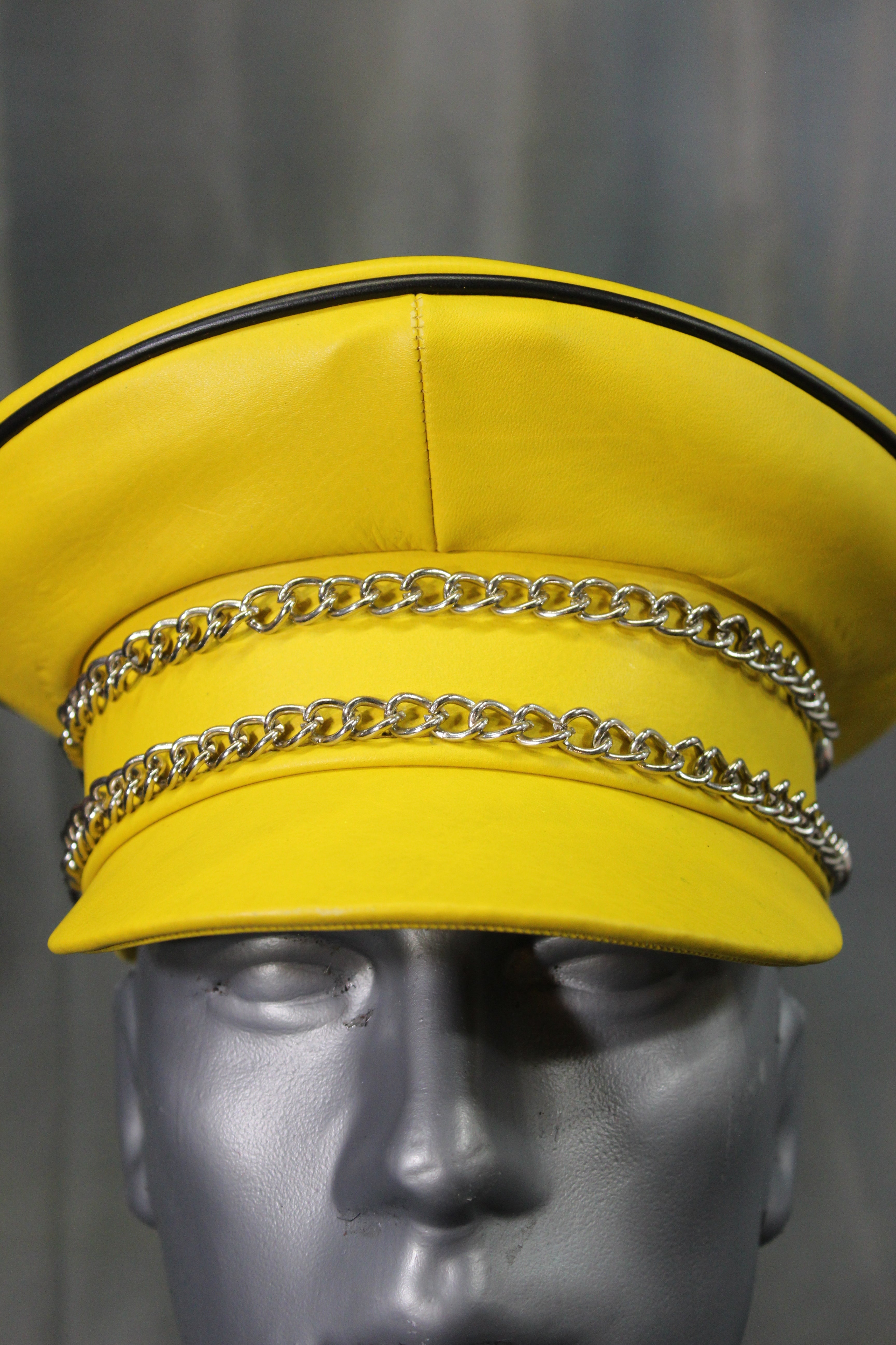 Casquette OnF Muir en jaune avec bordure noire