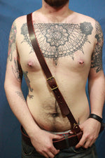 Clásico Sam Browne en Latigo