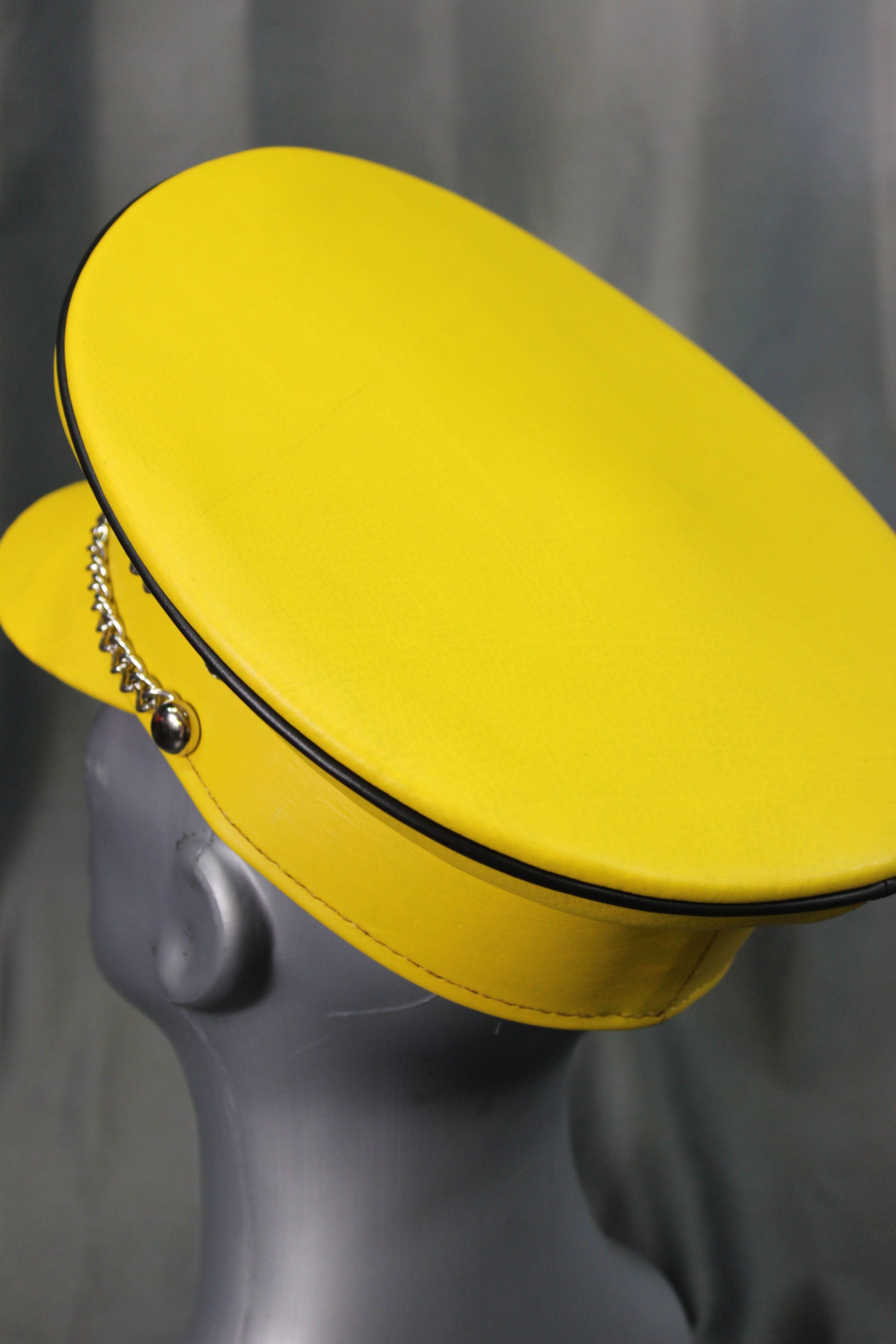 Casquette OnF Muir en jaune avec bordure noire