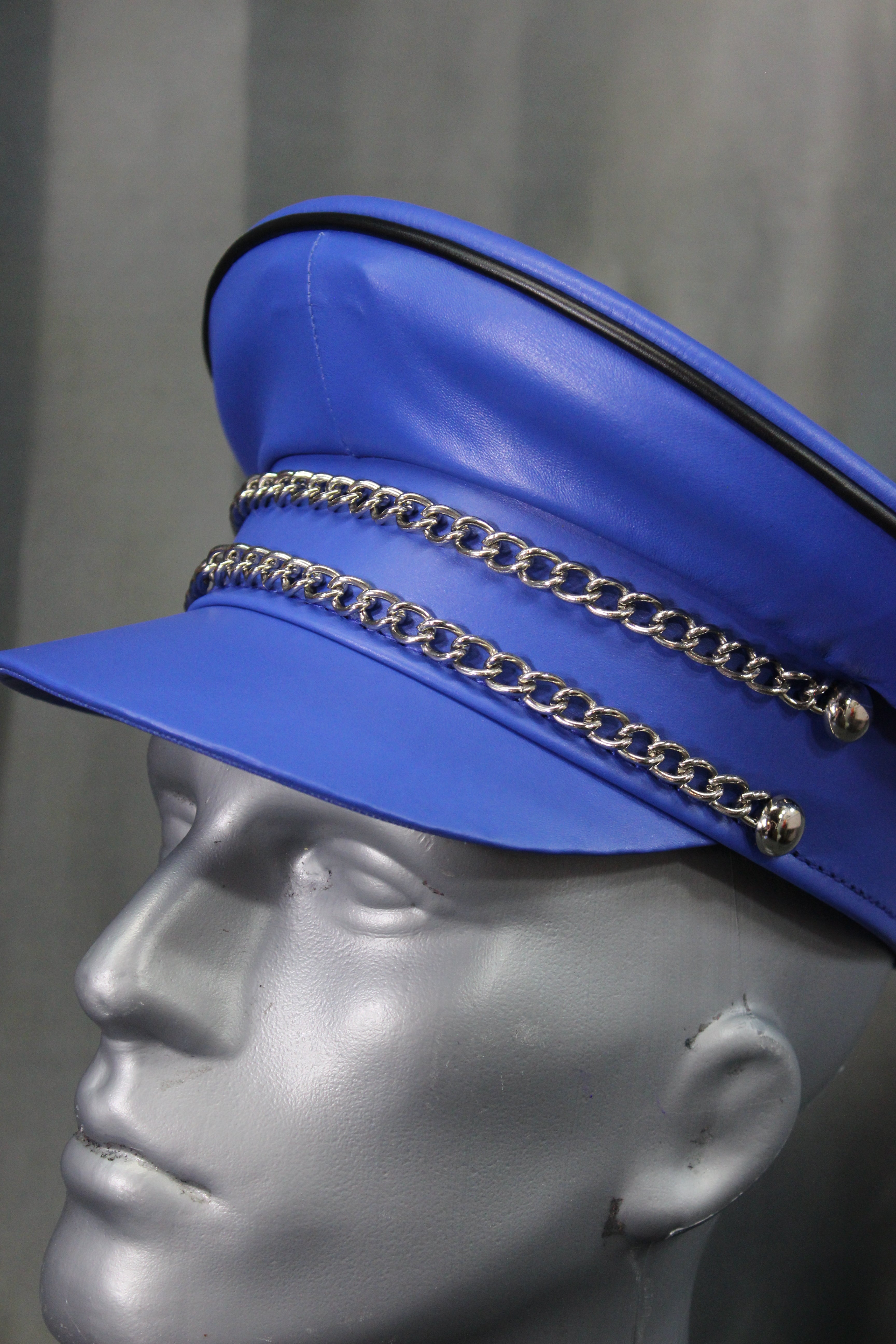 Gorra OnF Muir en azul con ribete negro