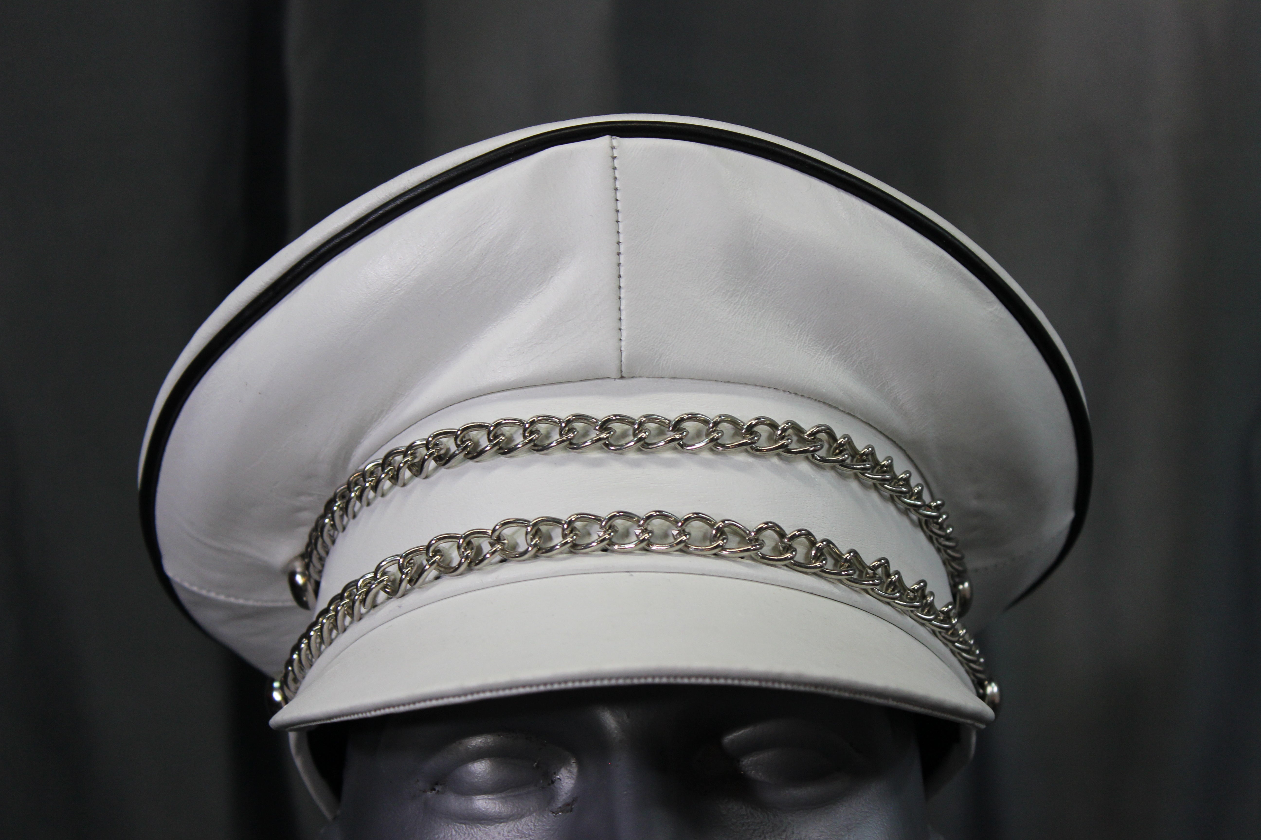 Gorra OnF Muir en blanco con ribete negro