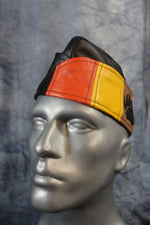 Gorra de guarnición de cuero Bear Pride