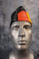 Gorra de guarnición de cuero Bear Pride