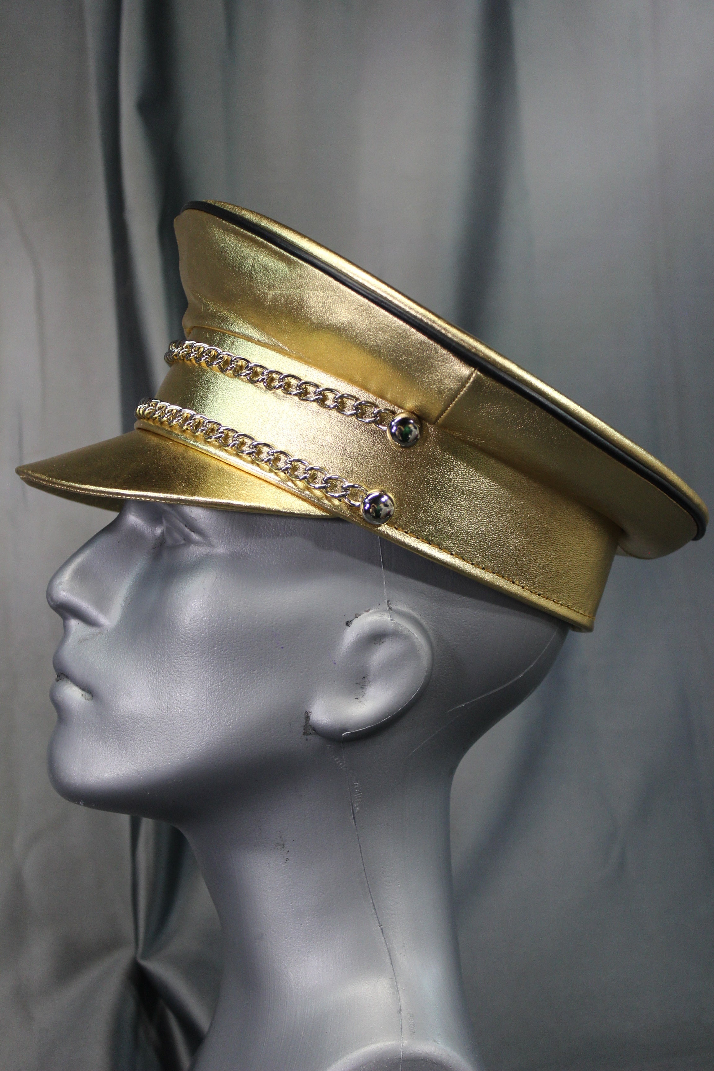 Gorra OnF Muir en dorado con ribete negro