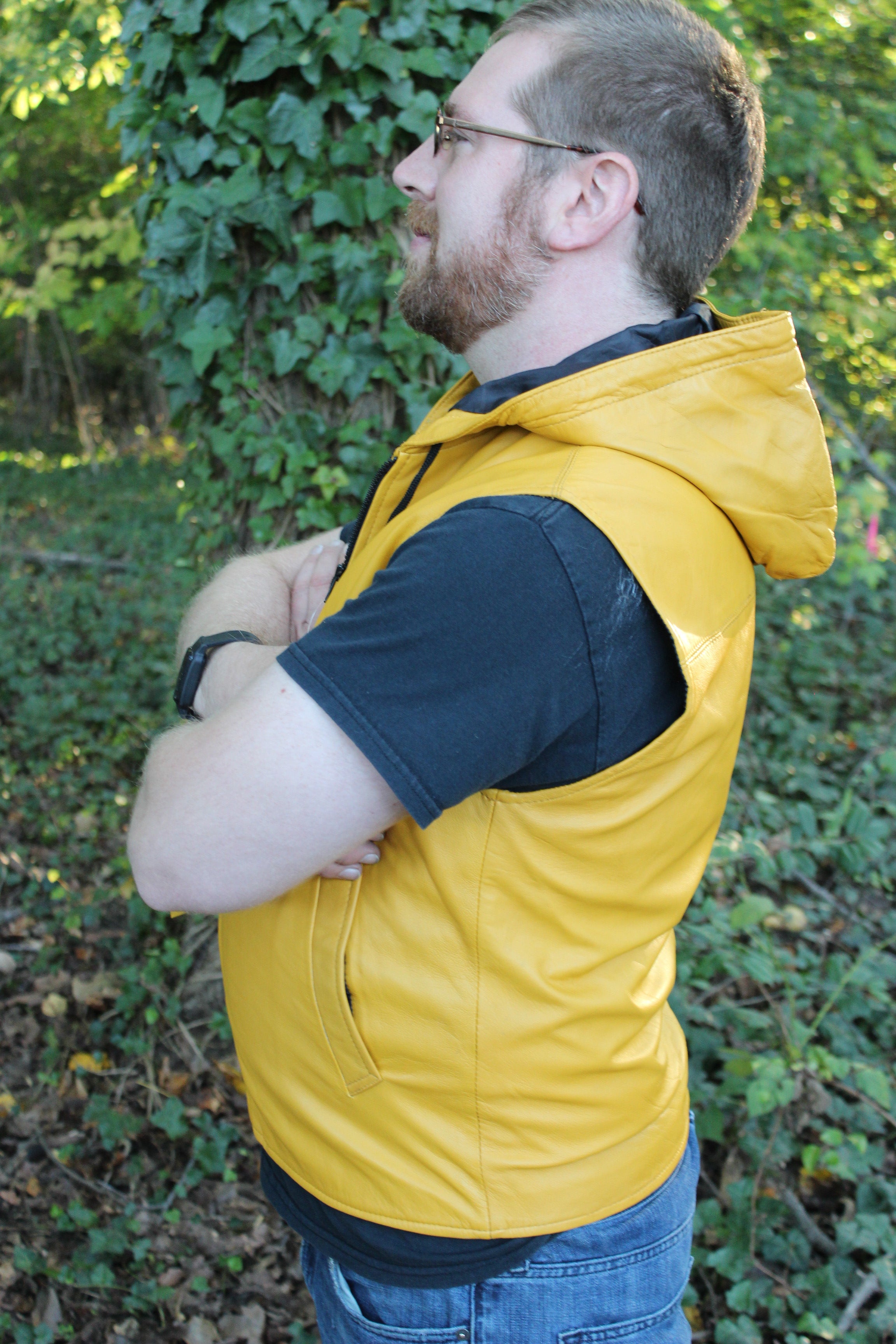 Sweat à capuche en cuir OnF en jaune moutarde