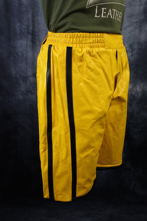 Pantalones cortos de baloncesto en amarillo y negro.