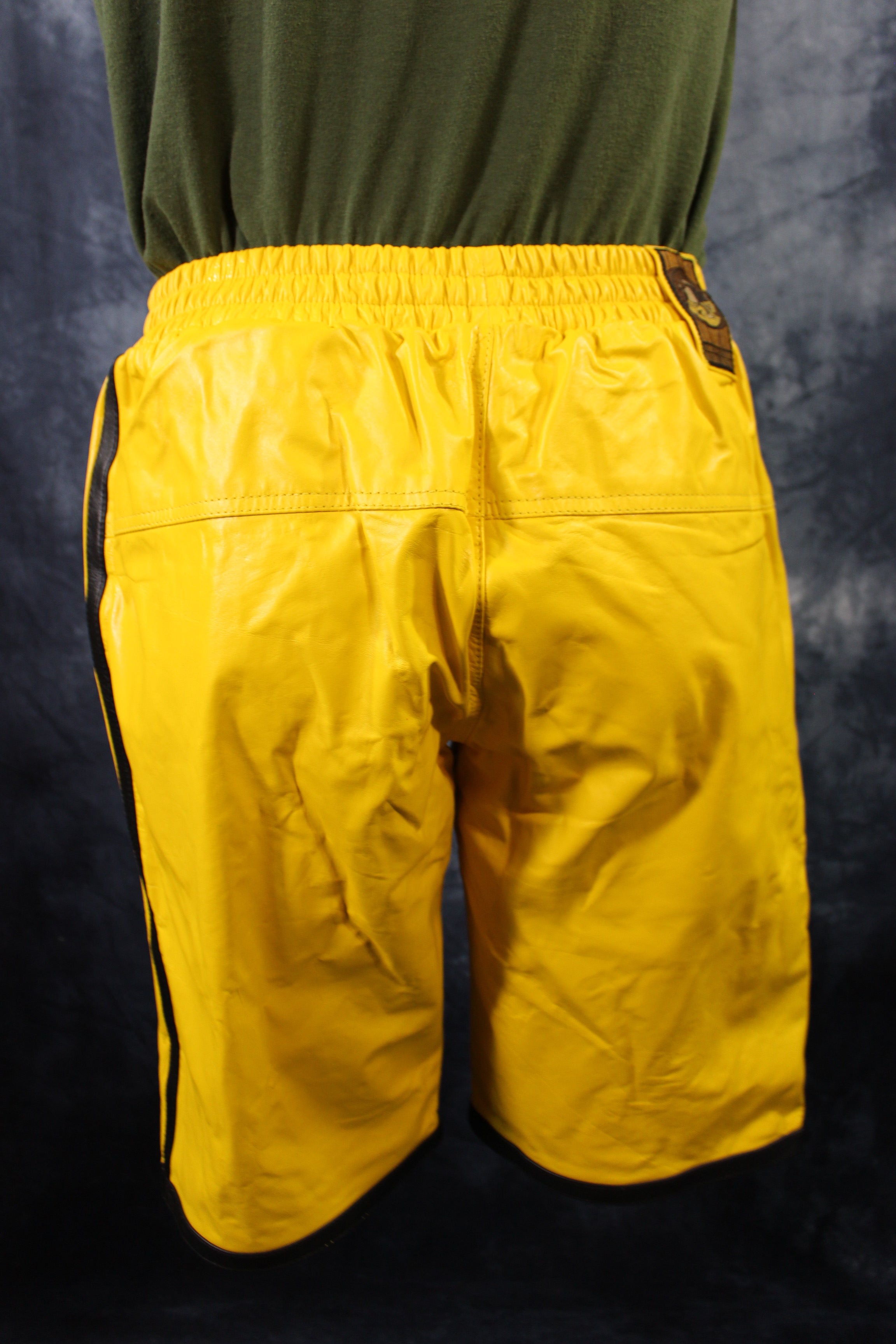 Short de basket jaune et noir