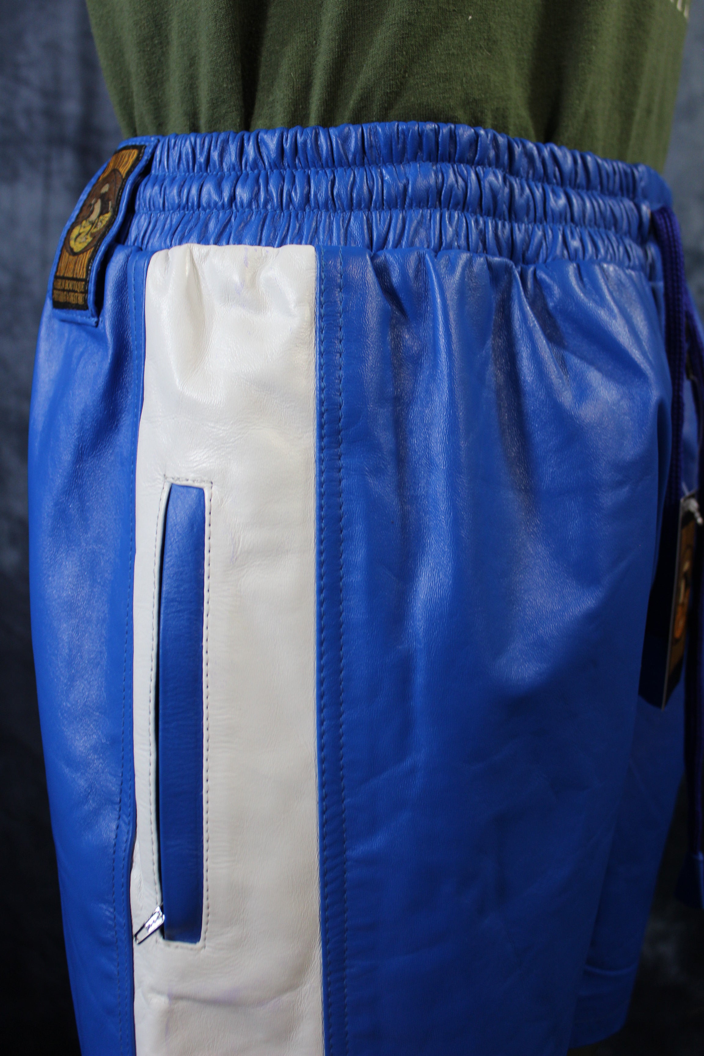 Pantalones cortos de baloncesto en azul y blanco