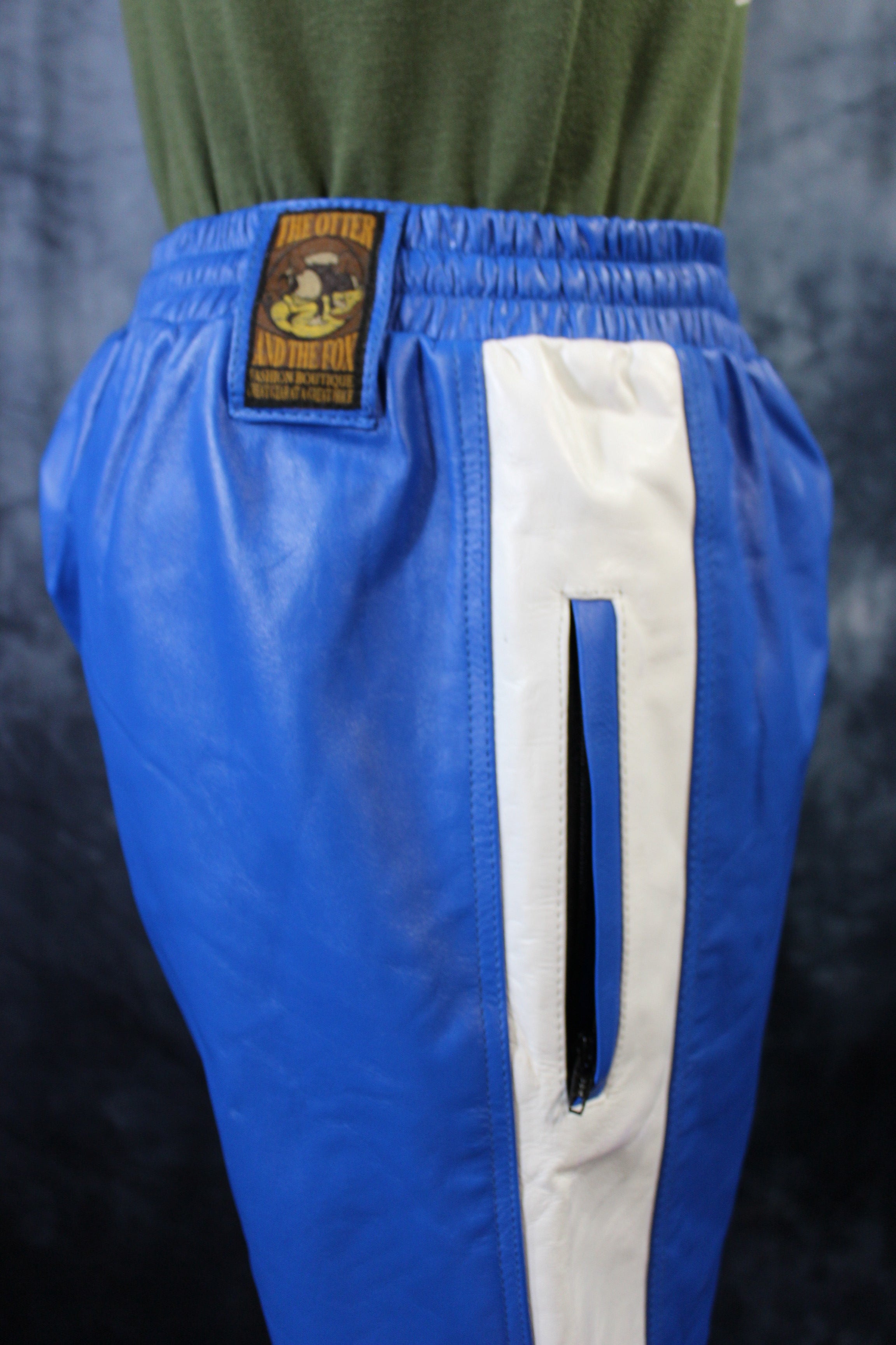 Pantalones cortos de baloncesto en azul y blanco