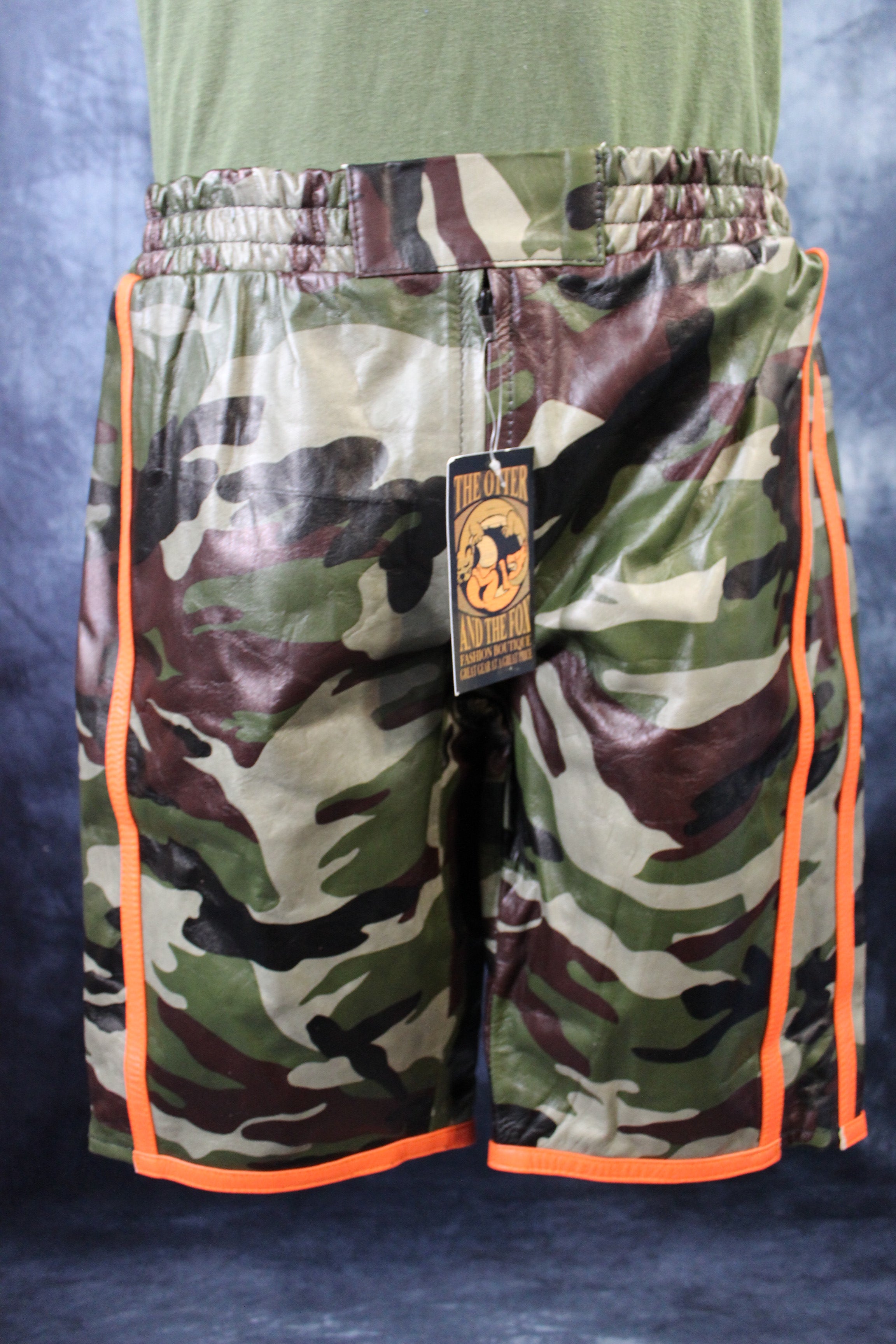 Pantalones cortos de baloncesto en camuflaje y naranja