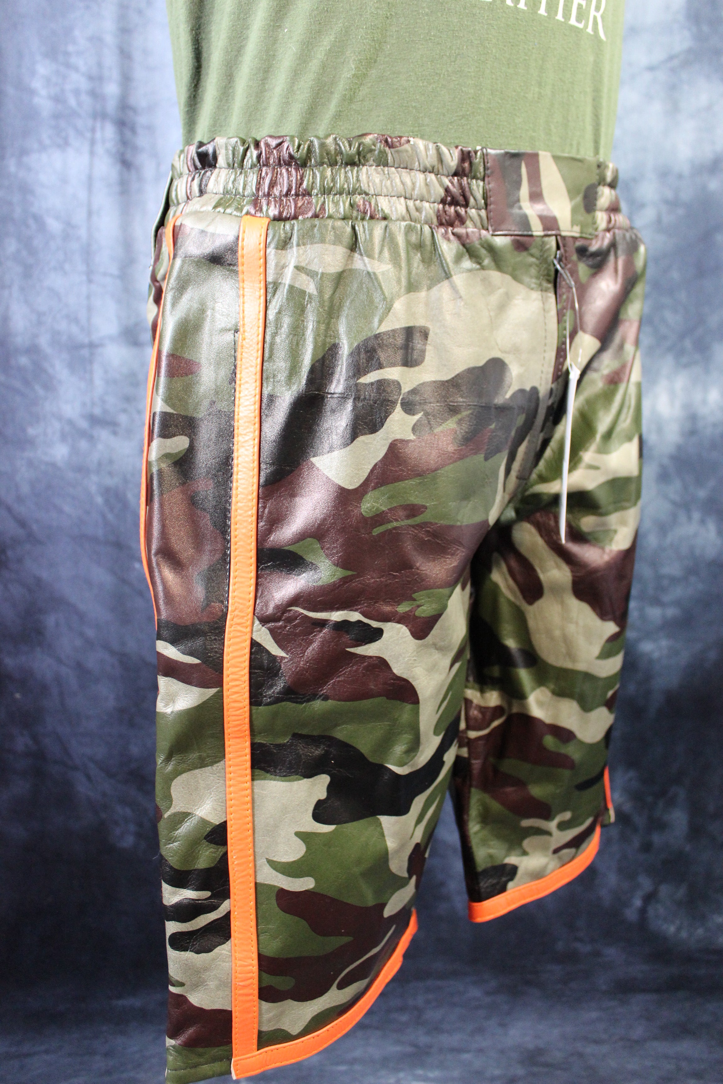 Short de basket-ball en camouflage et orange