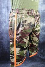 Pantalones cortos de baloncesto en camuflaje y naranja