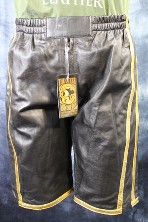 Pantalones cortos de baloncesto en negro y dorado.