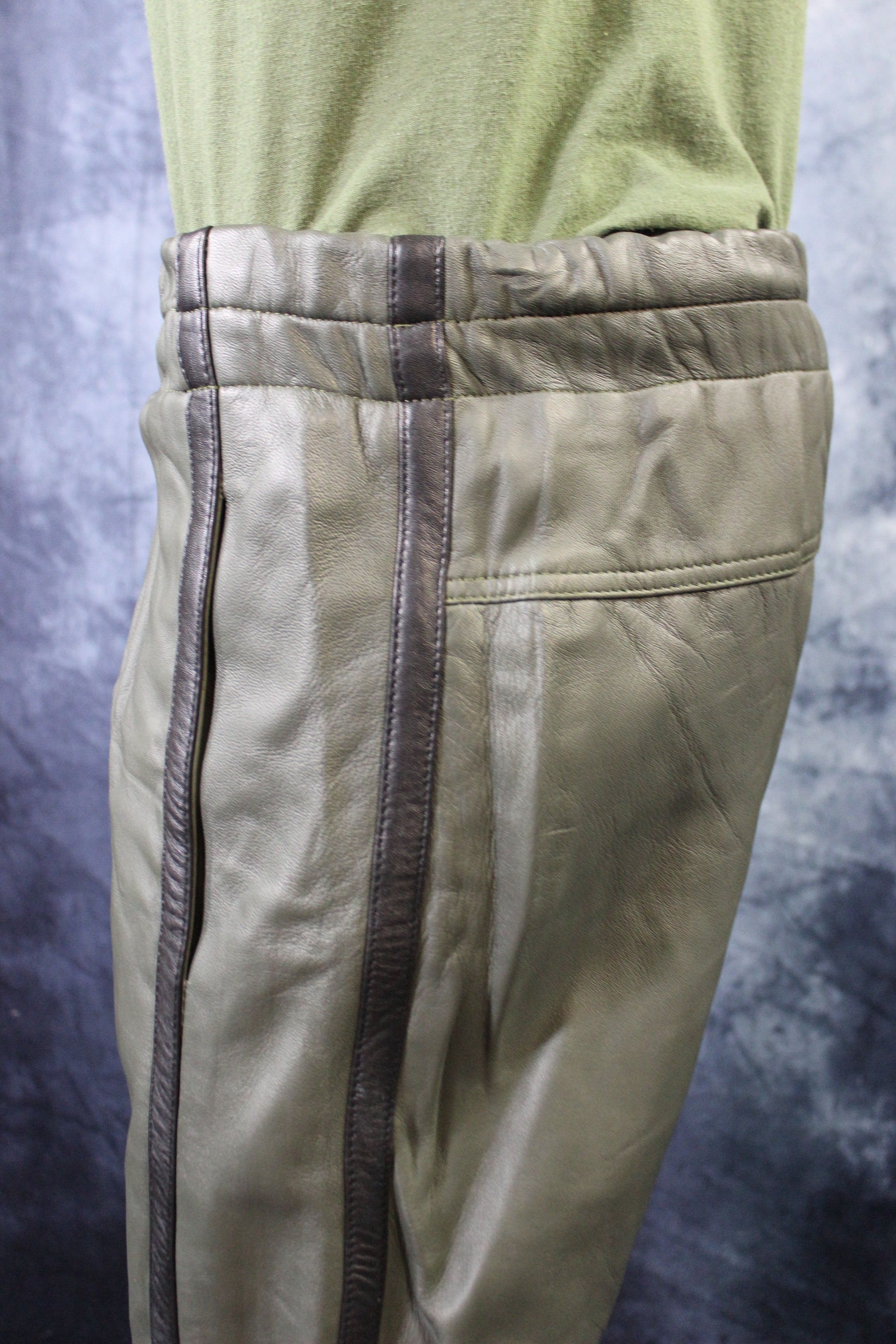 Short de basket vert olive et noir