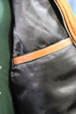 Chaqueta de cuero y piel de tartán amarilla de Otter and The Fox