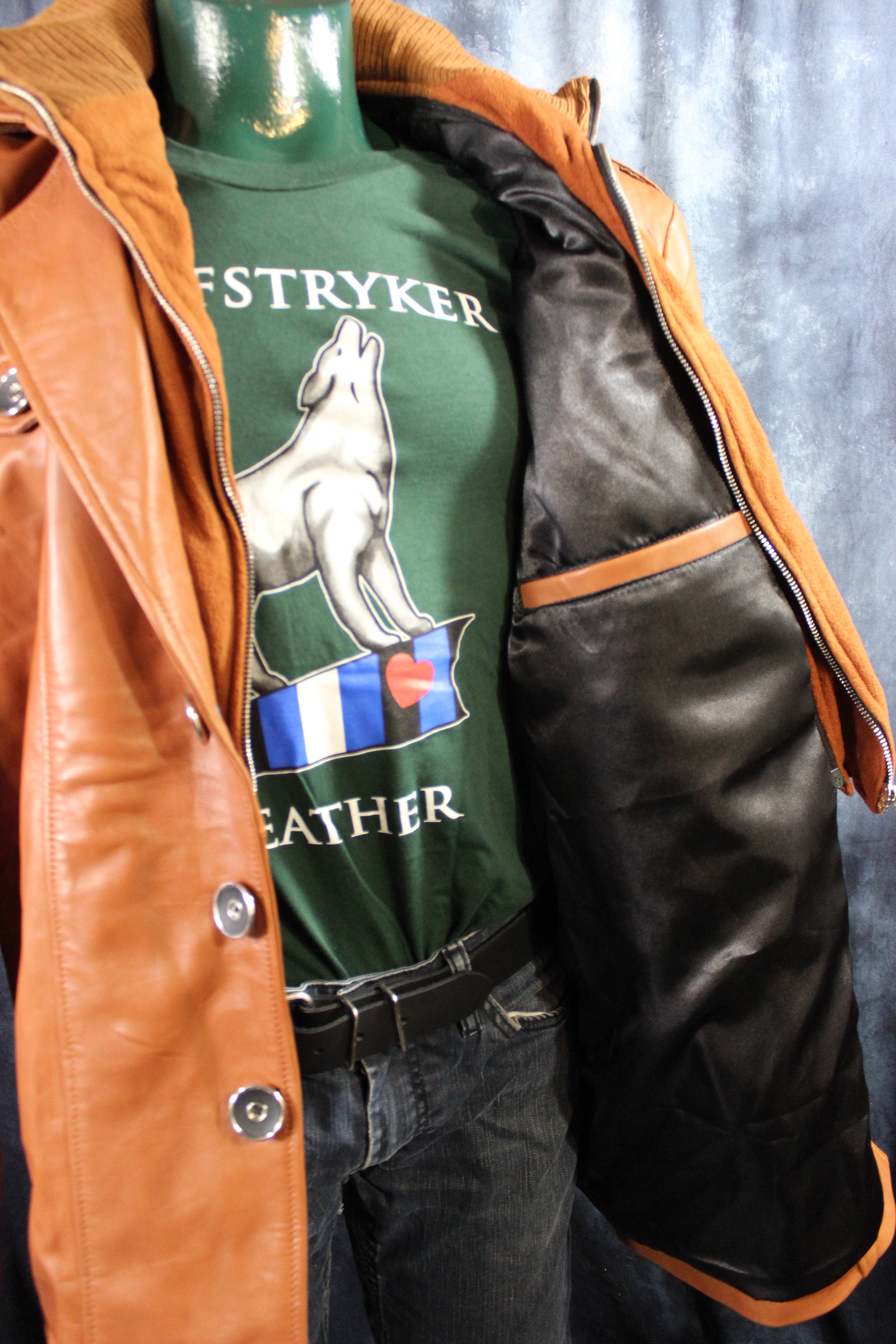 Chaqueta de cuero y piel de tartán amarilla de Otter and The Fox