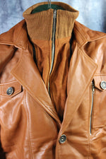 Chaqueta de cuero y piel de tartán amarilla de Otter and The Fox