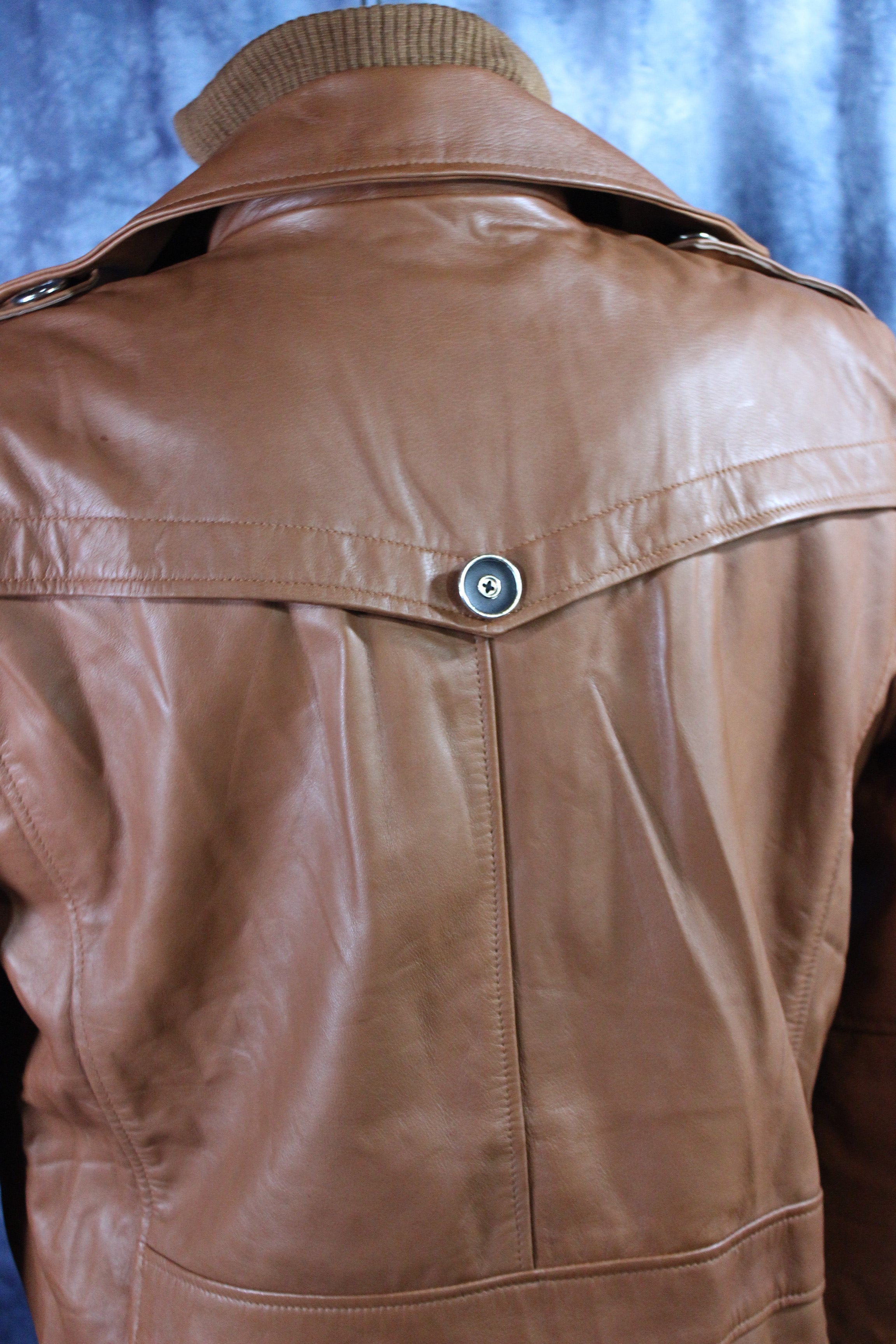 Chaqueta de cuero y piel de tartán amarilla de Otter and The Fox