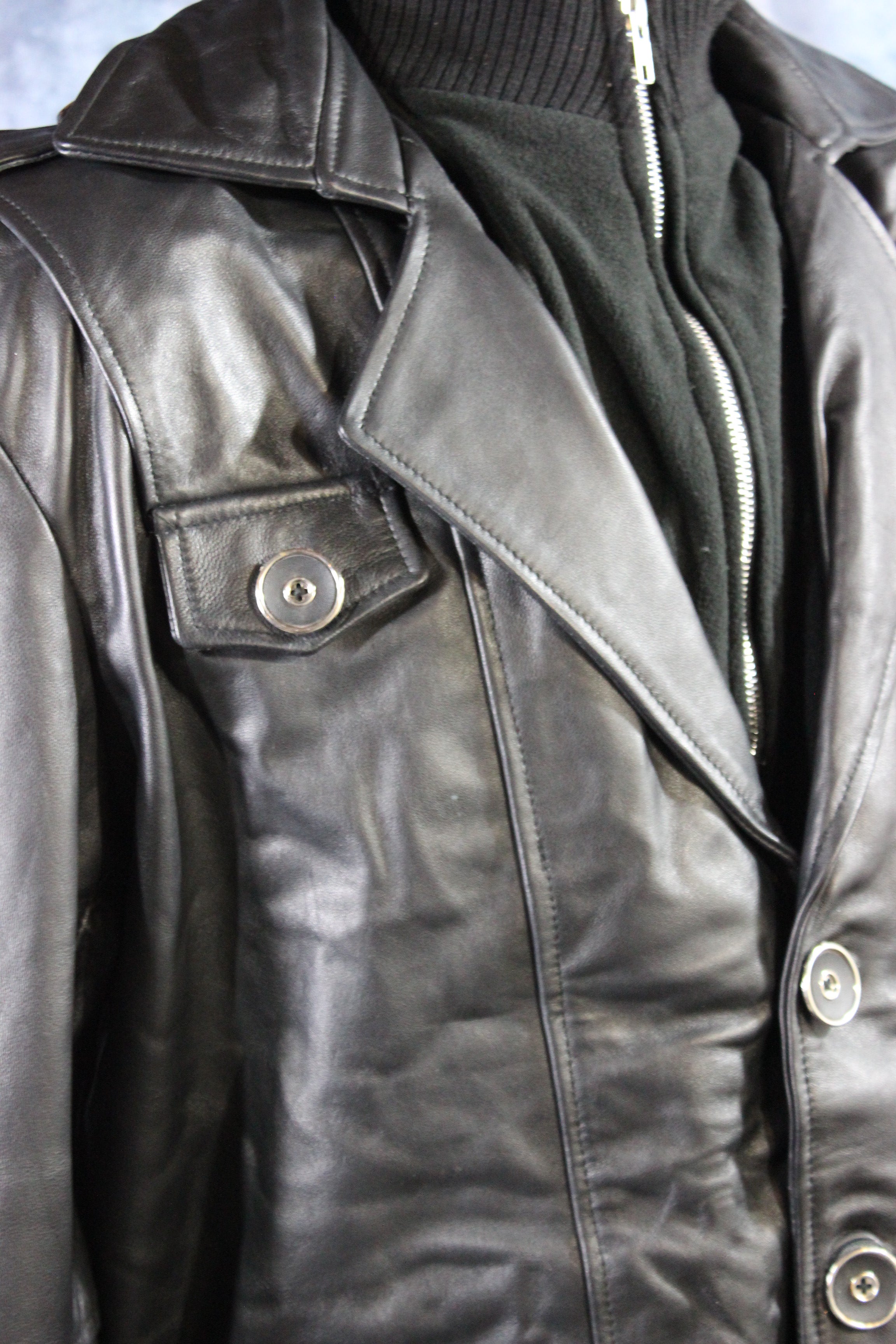 Chaqueta de cuero y piel de tartán amarilla de Otter and The Fox