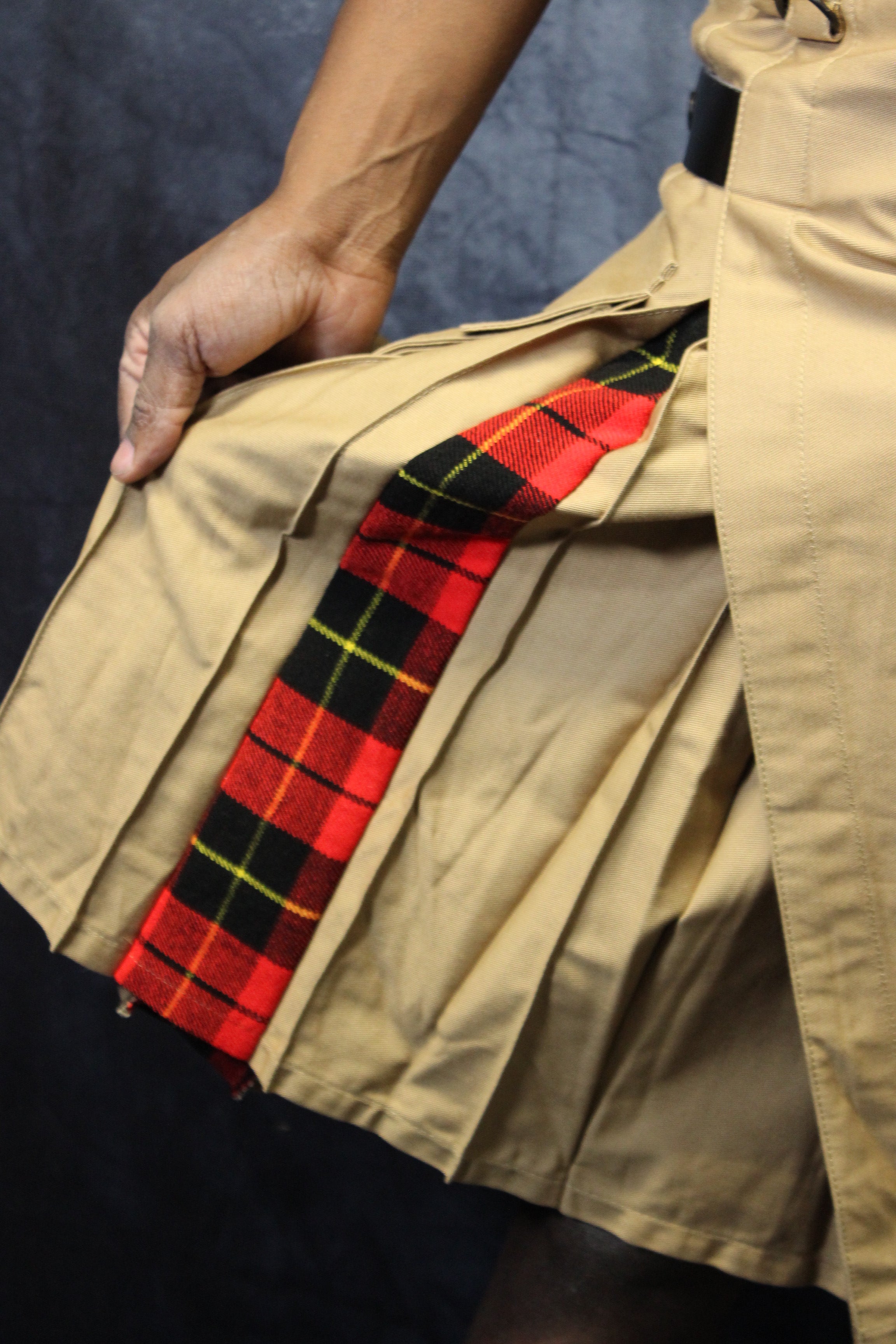 Kilt hybride en beige avec plis tartan rouge