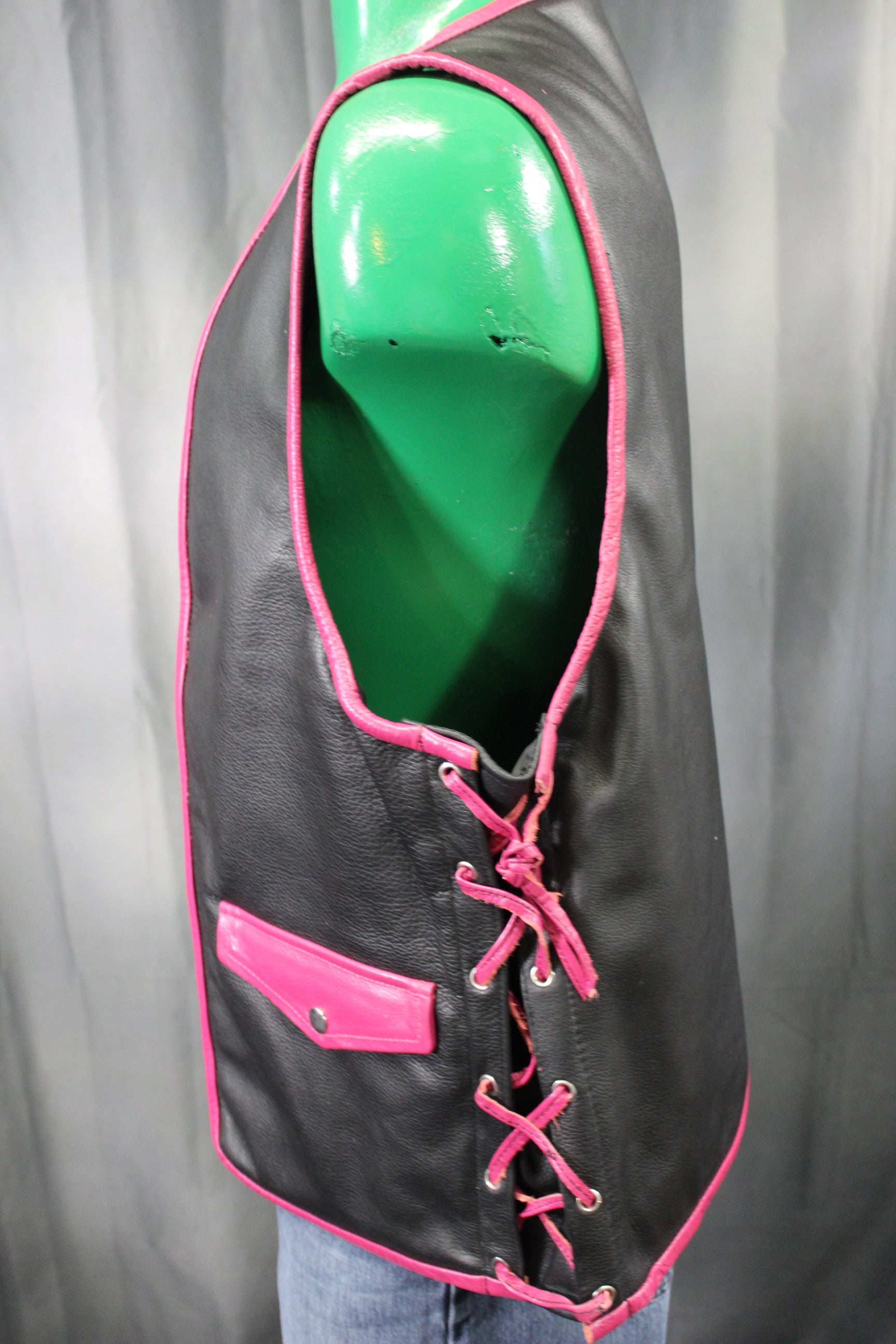 Chaleco de barra de cuero OnF - Negro con reflejos rosas