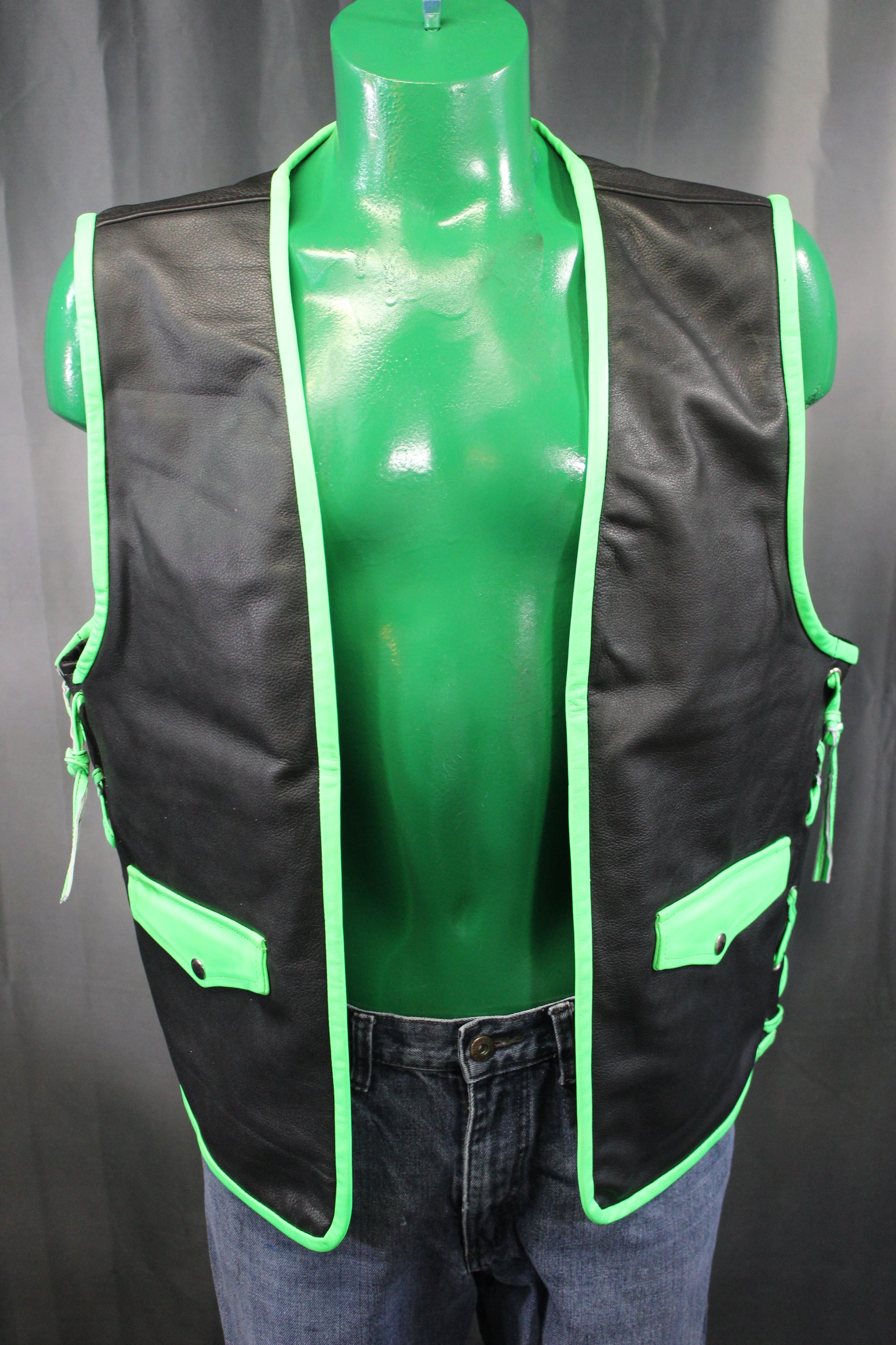 Chaleco con barra de cuero OnF - Negro con detalles en verde neón