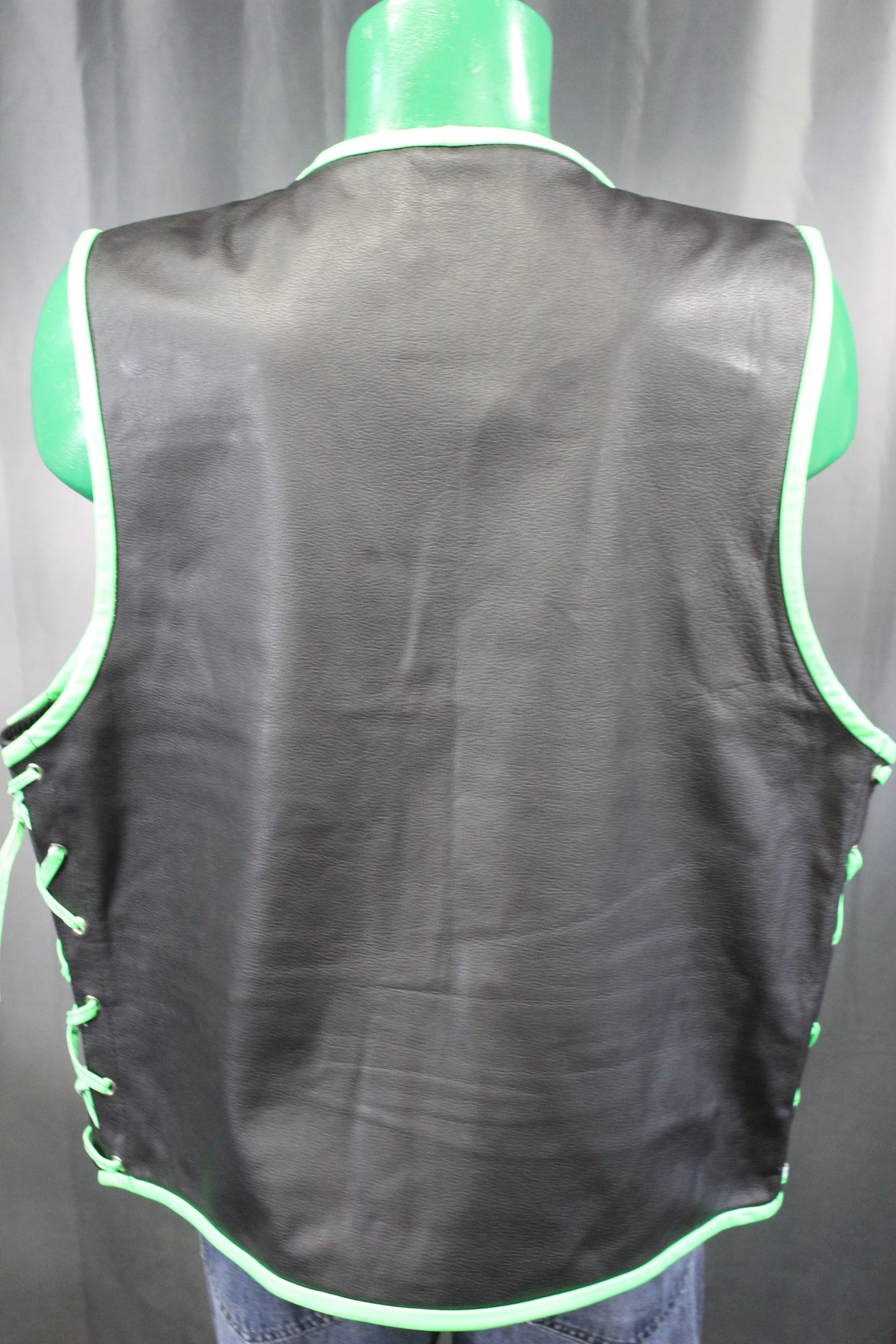 Chaleco con barra de cuero OnF - Negro con detalles en verde neón