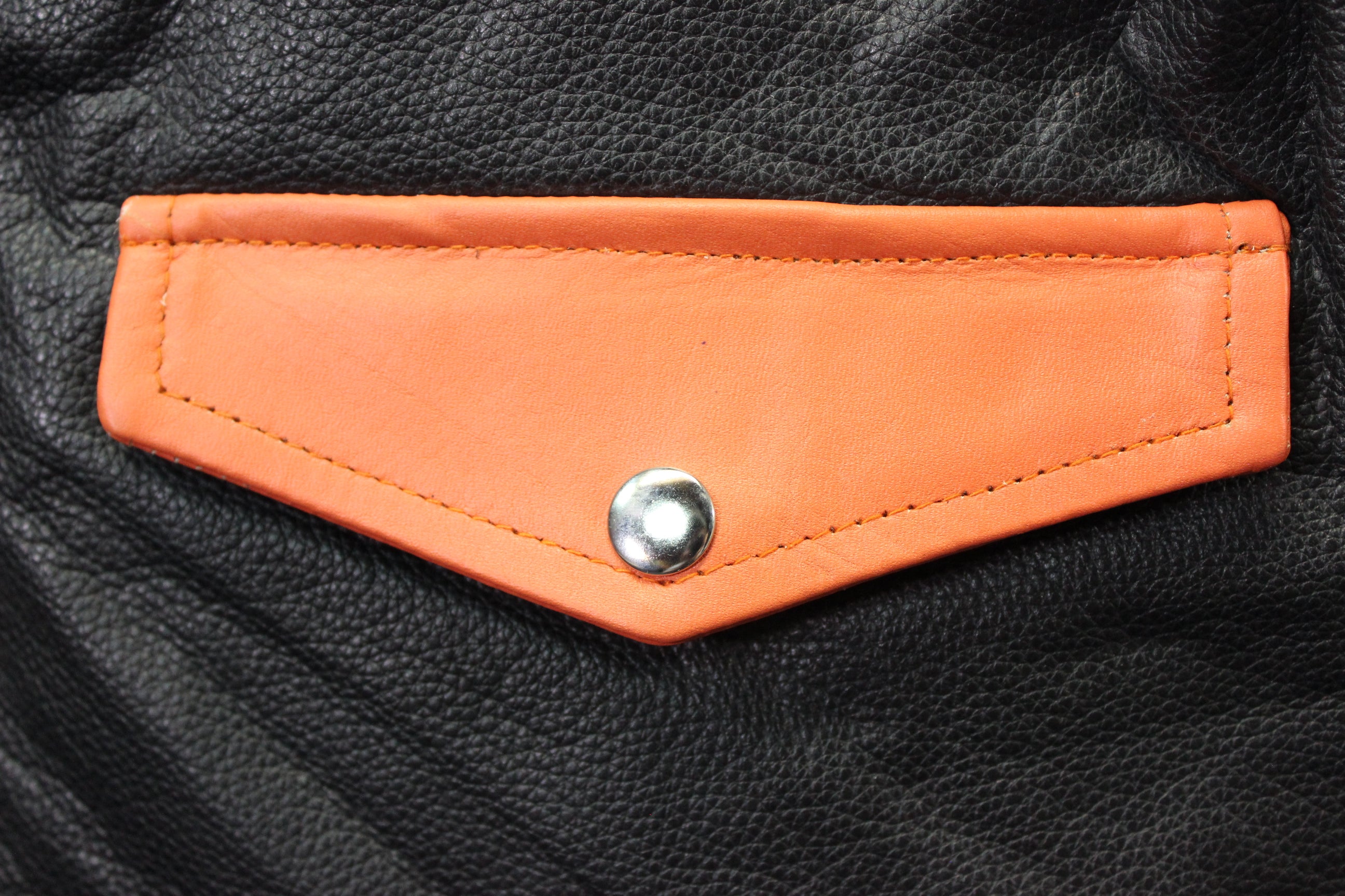 Gilet de bar en cuir OnF - Noir avec reflets orange