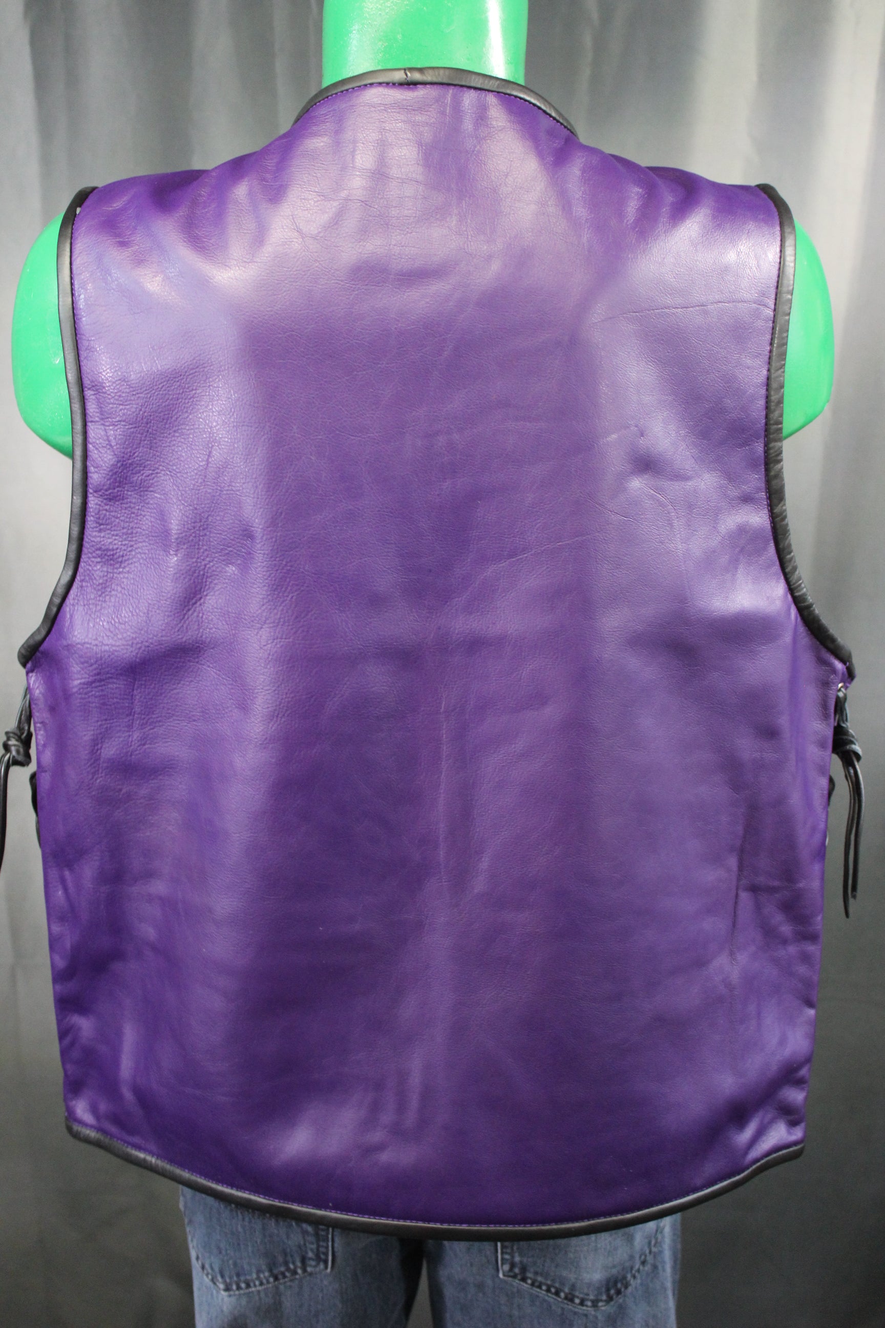 Gilet de bar en cuir OnF - Violet avec reflets noirs