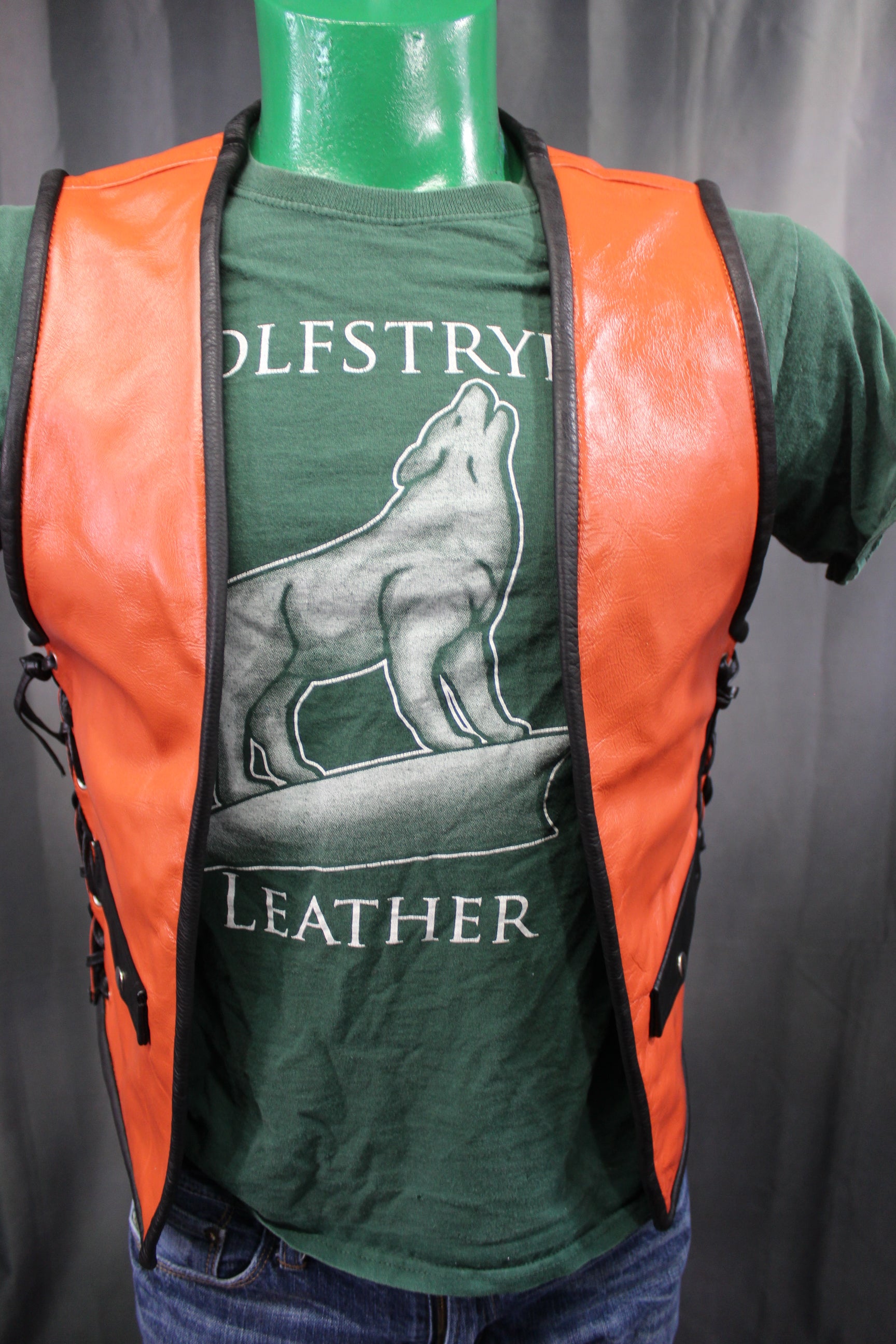 Gilet de bar en cuir OnF - Orange avec reflets noirs