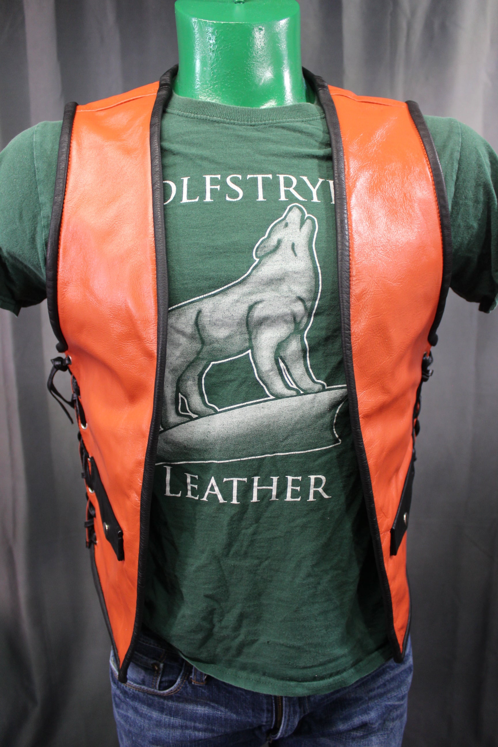 Gilet de bar en cuir OnF - Orange avec reflets noirs