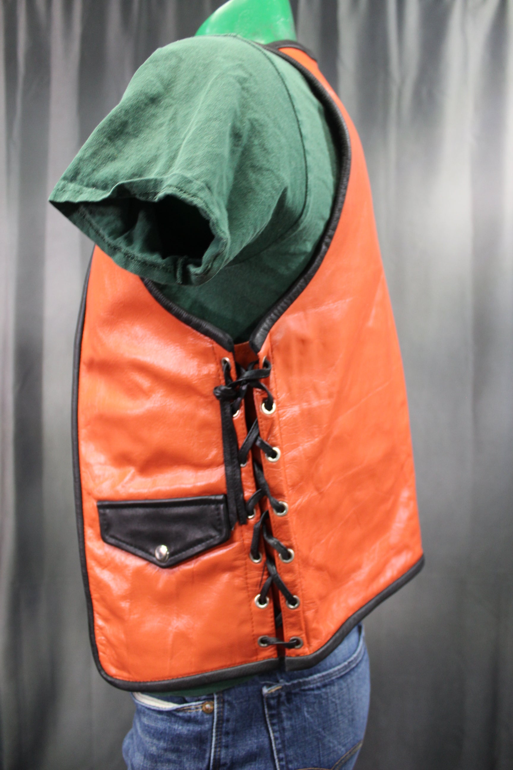 Gilet de bar en cuir OnF - Orange avec reflets noirs