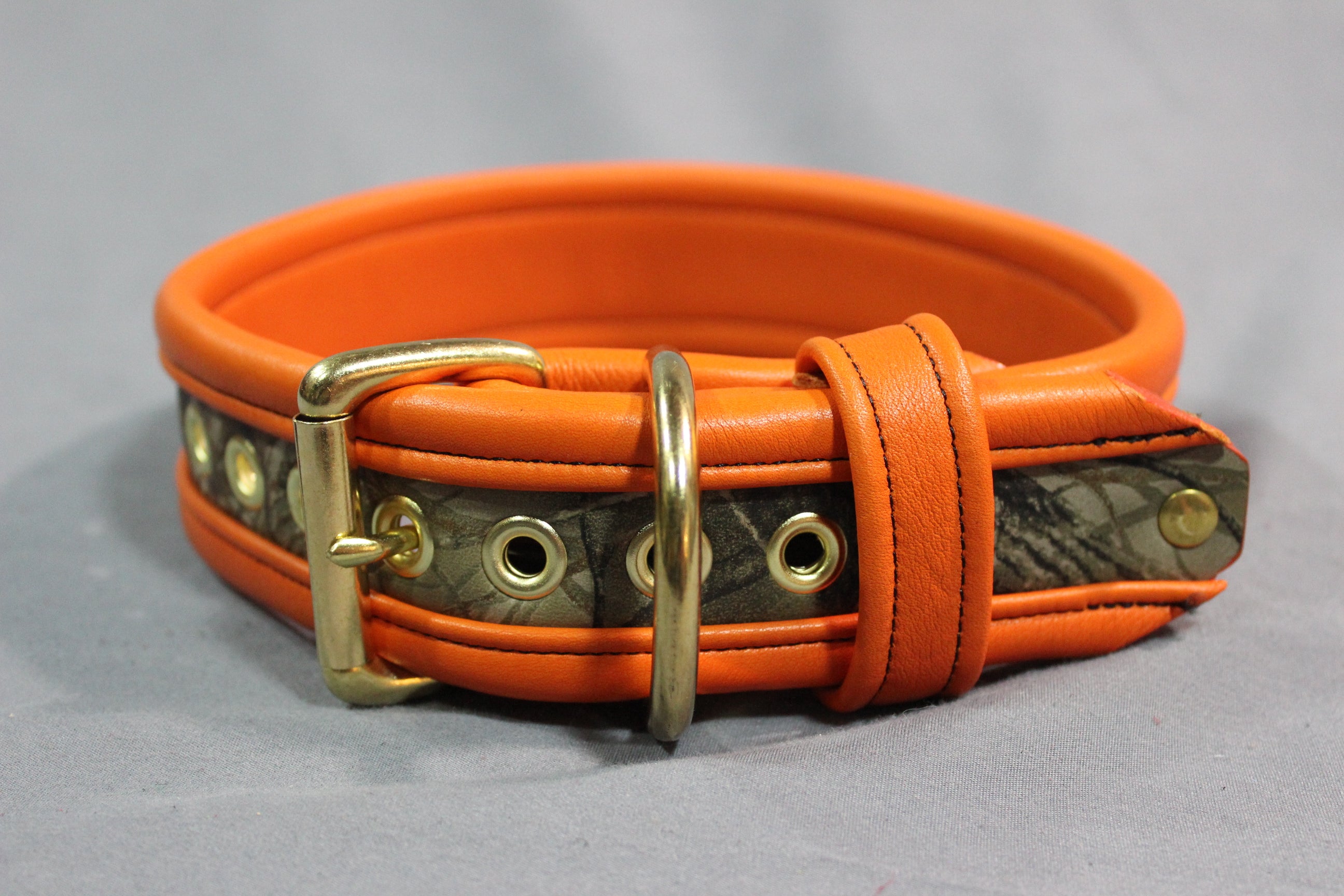 Two-Tone Collar - Recessed Stripe Construction