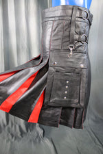 Kilt en cuir OnF en noir avec plis rouges